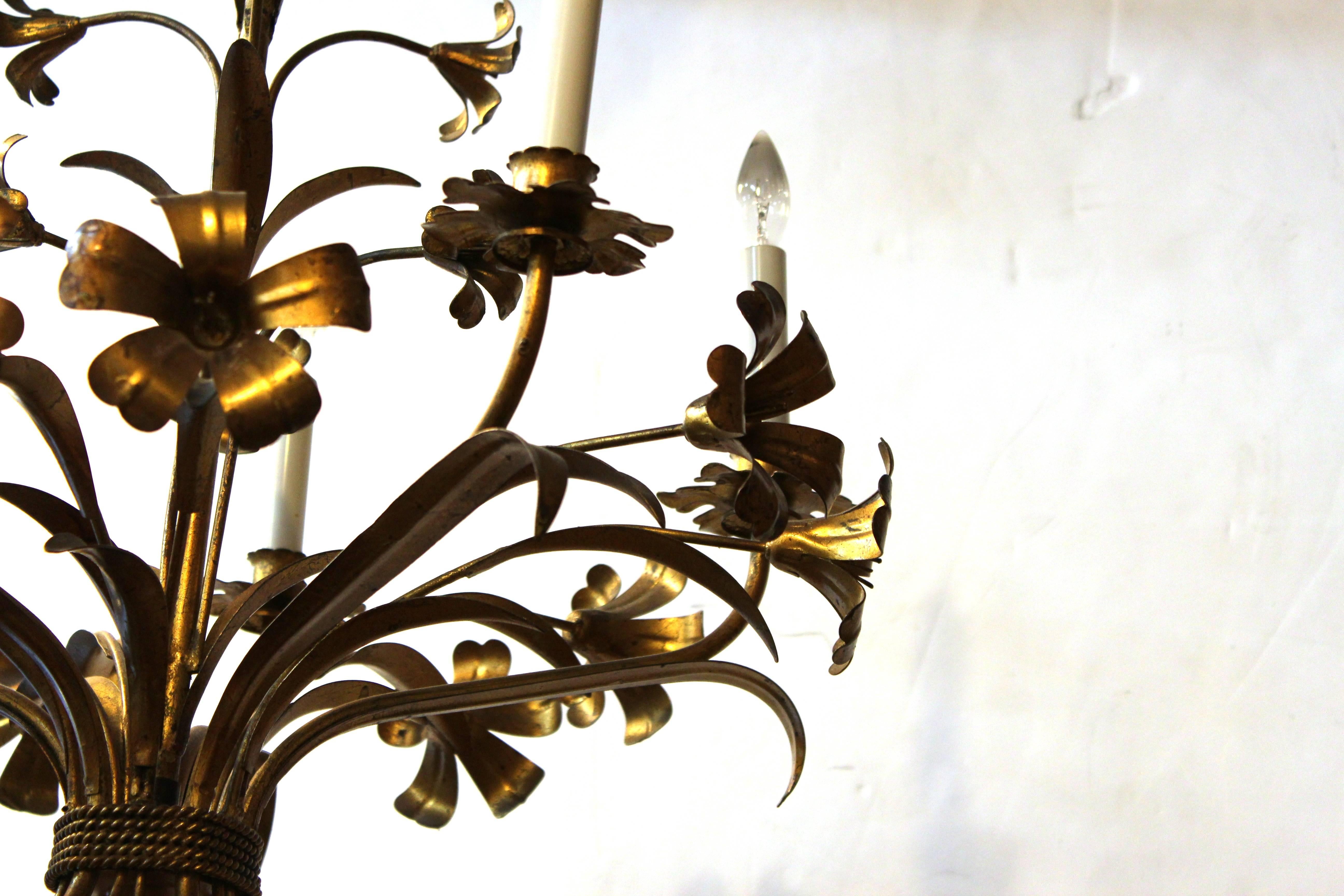 Midcentury Italian Brass Floral Chandelier In Good Condition In New York, NY