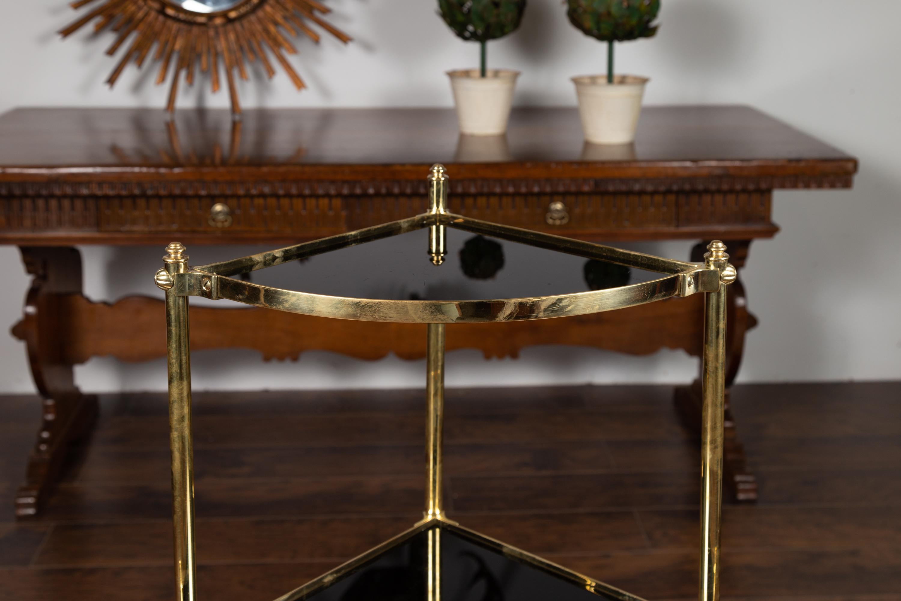 Midcentury Italian Brass Tiered Corner Étagère with Black Glass Shelves In Good Condition In Atlanta, GA