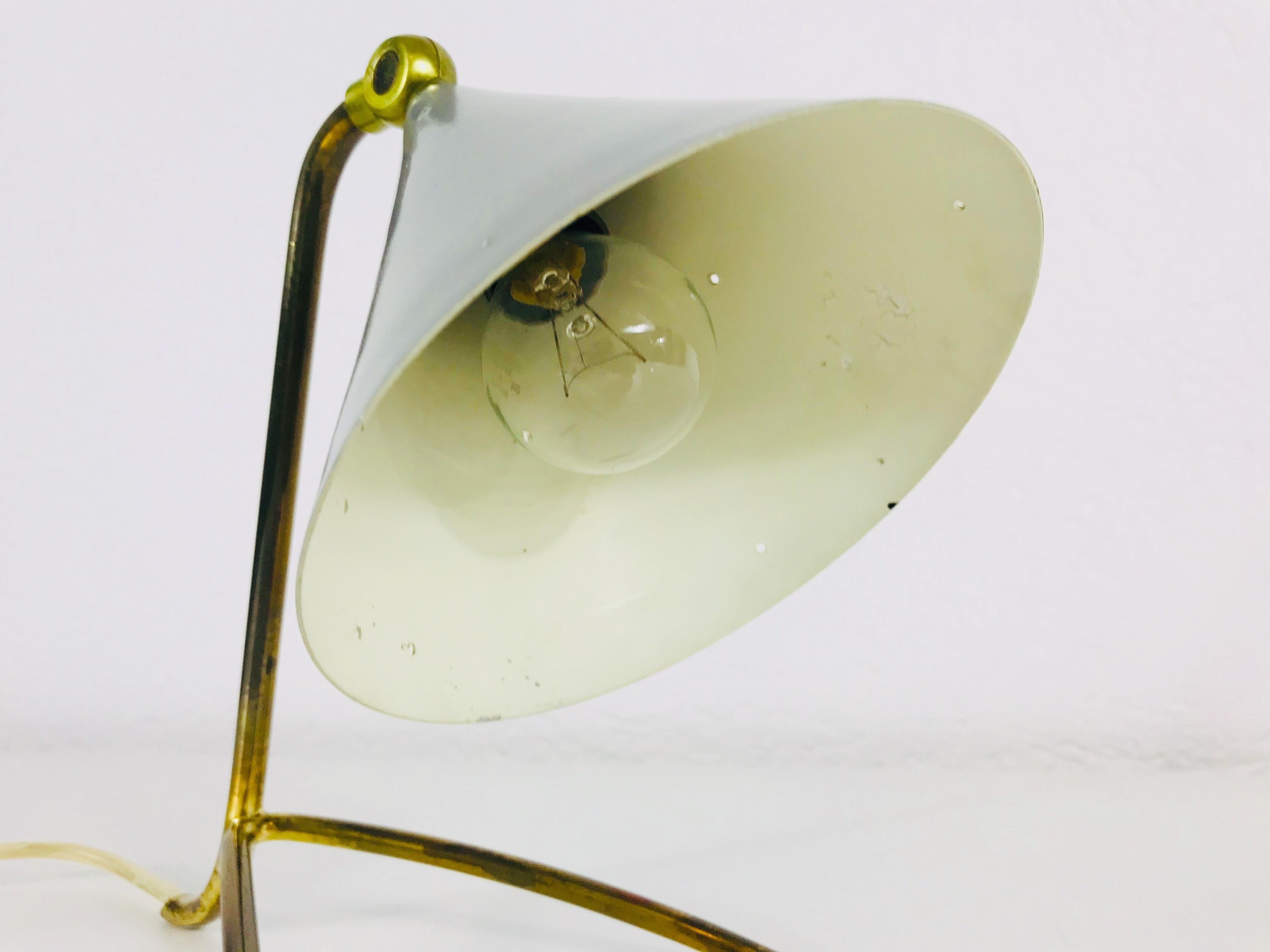 Midcentury Italian Brass Tripod Table Lamp Attributed to Stilnovo, 1950s 4