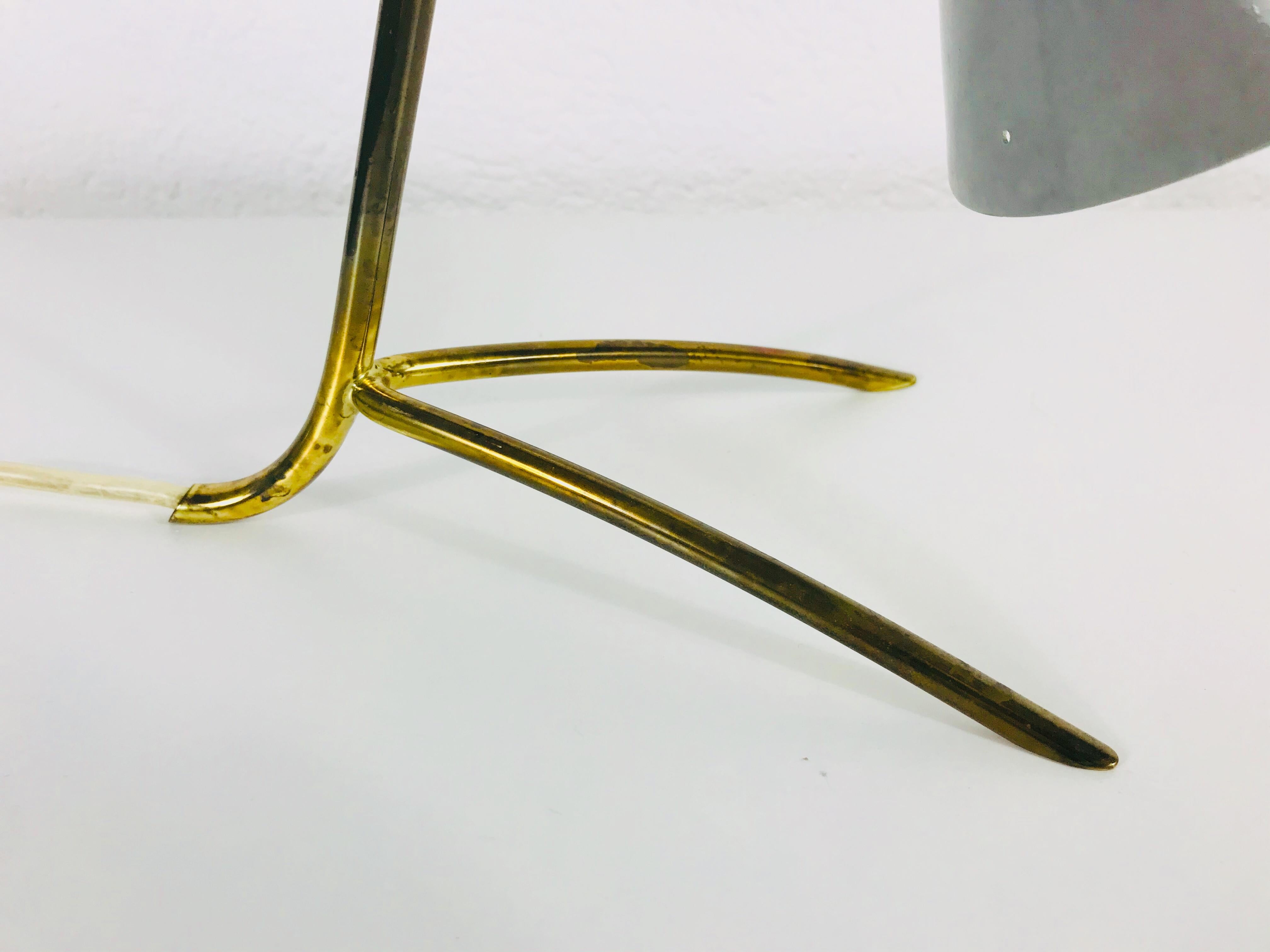 Midcentury Italian Brass Tripod Table Lamp Attributed to Stilnovo, 1950s In Good Condition In Hagenbach, DE