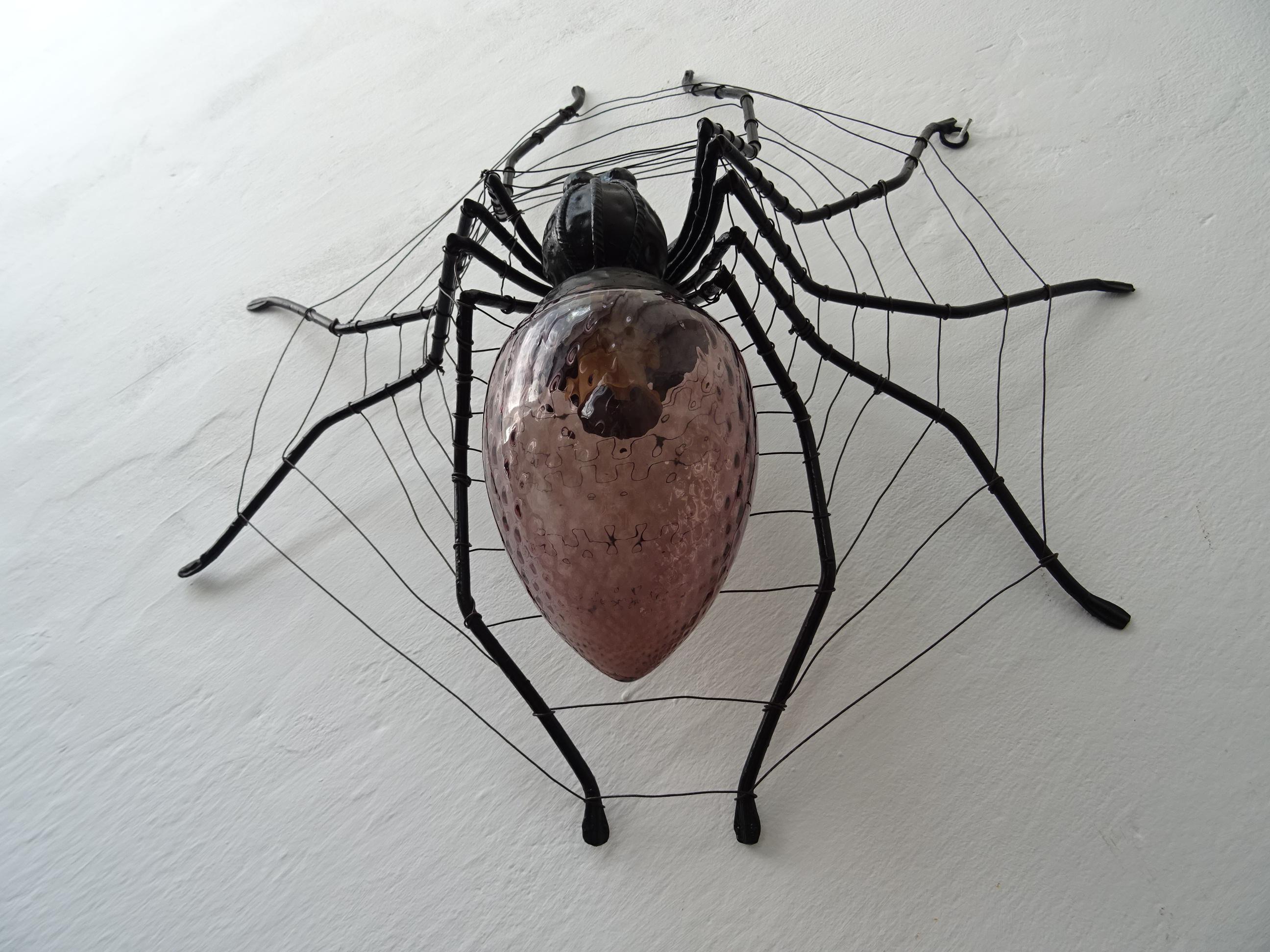 Midcentury Italian Brutalist Spider Amethyst Murano Glass Body Sconce with Web In Good Condition For Sale In Modena (MO), Modena (Mo)