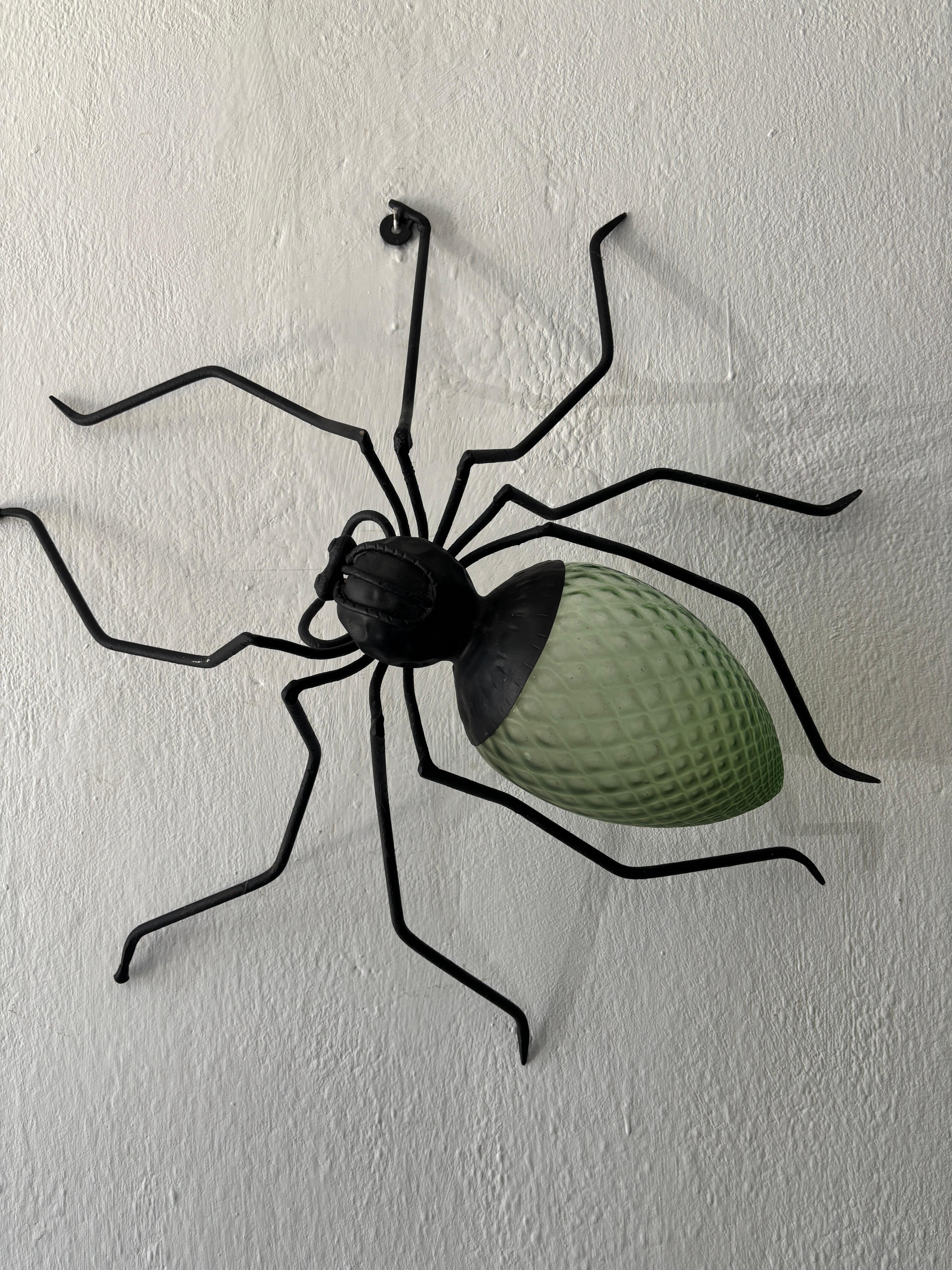 Applique italienne brutaliste du milieu du siècle dernier avec détails en forme d'araignée en verre vert rare en vente 5