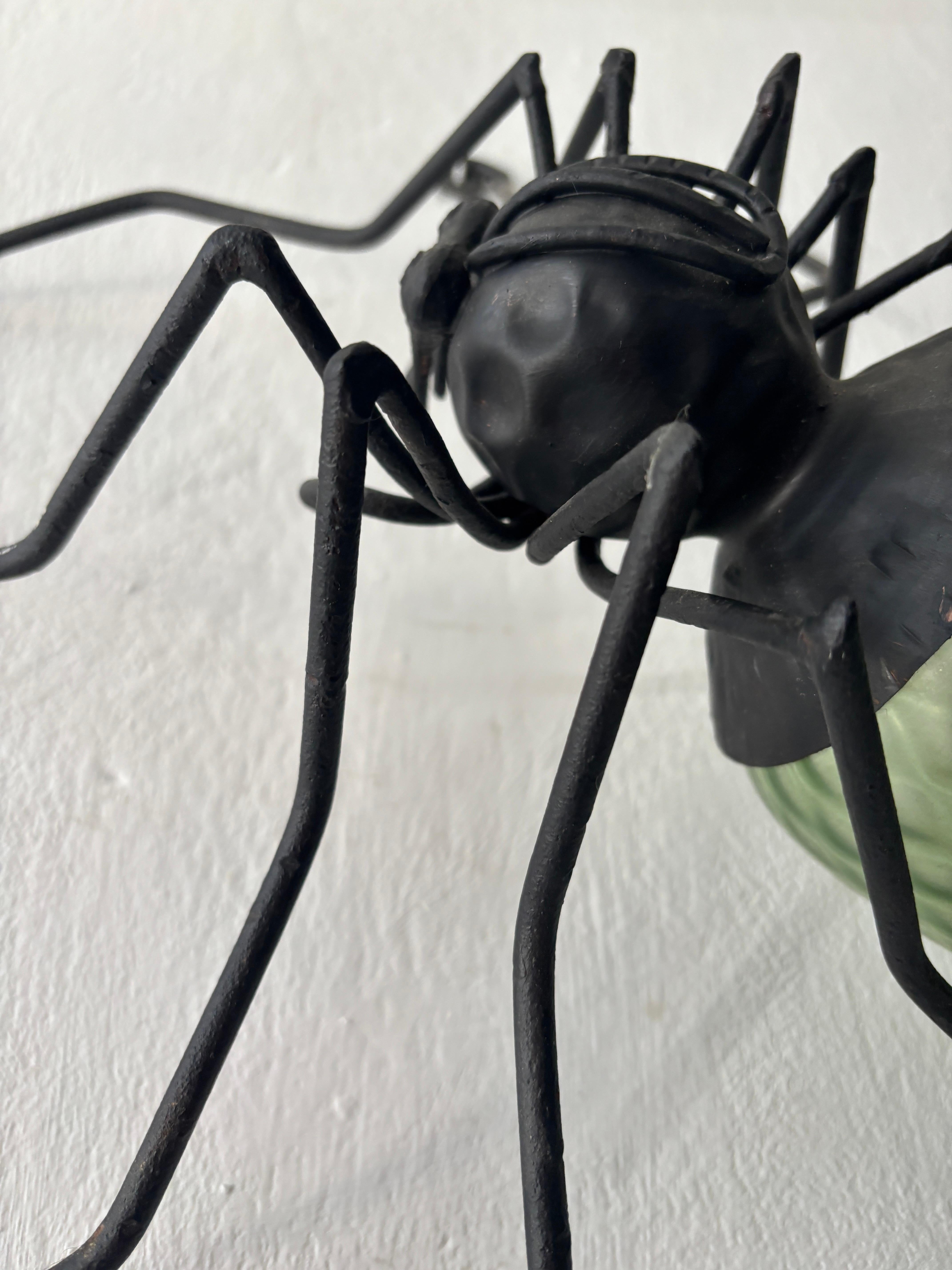 Applique italienne brutaliste du milieu du siècle dernier avec détails en forme d'araignée en verre vert rare en vente 2