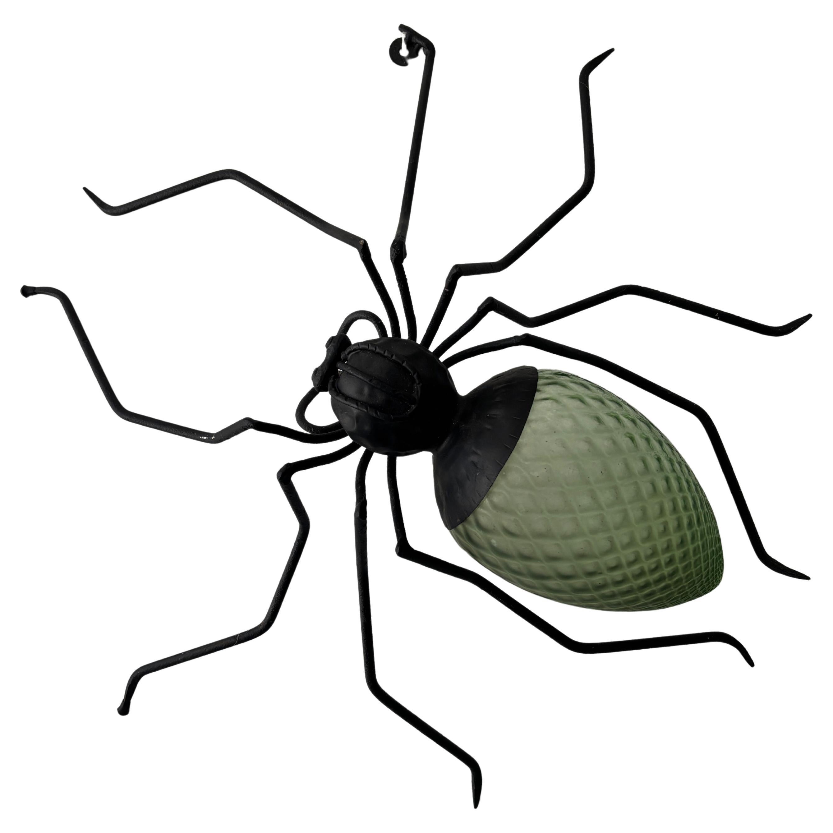 Italienischer Brutalist der Jahrhundertmitte Spinne Detaillierter seltener grüner Glaskörper Wandleuchter