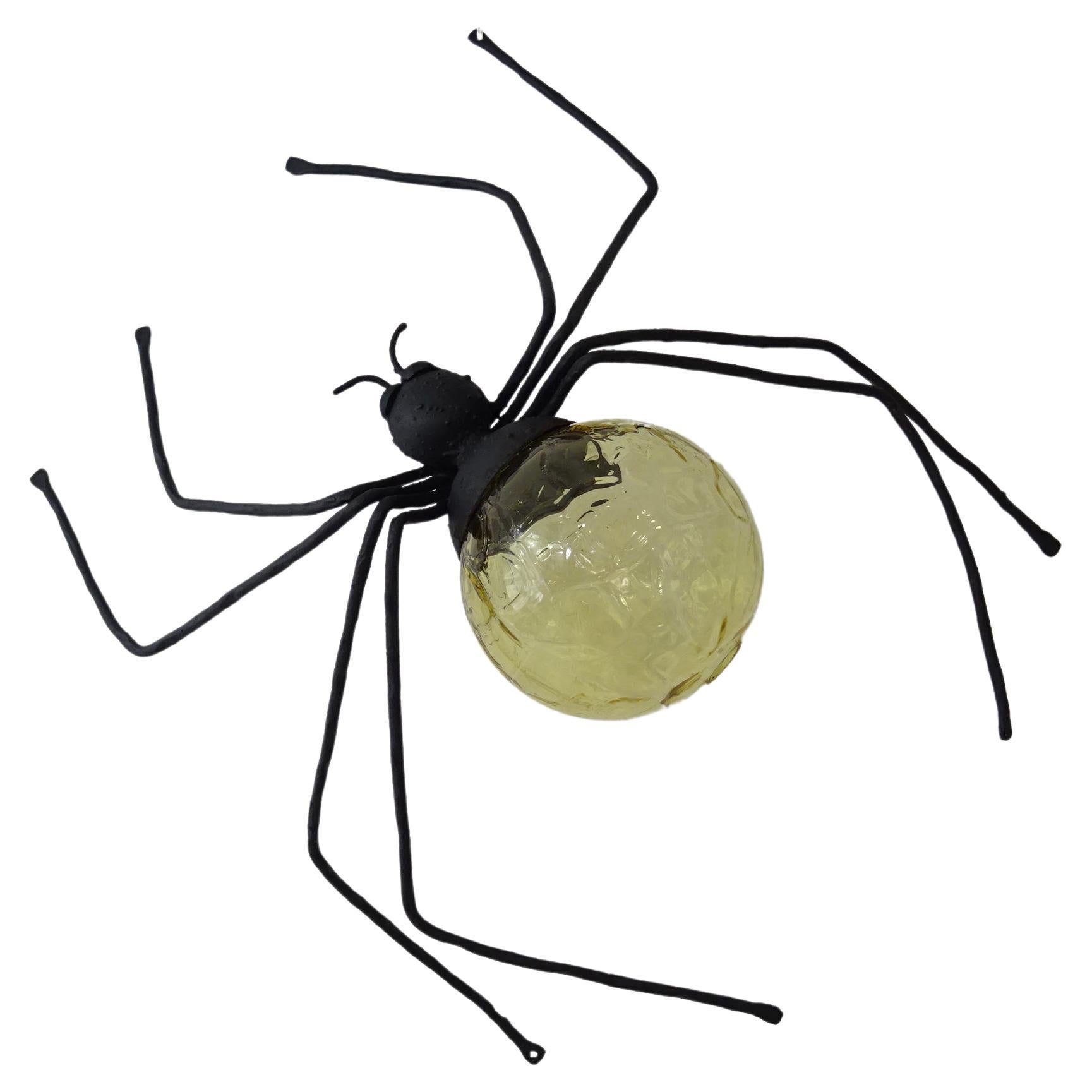 Applique italienne brutaliste du milieu du siècle dernier en verre jaune avec détails en forme d'araignée