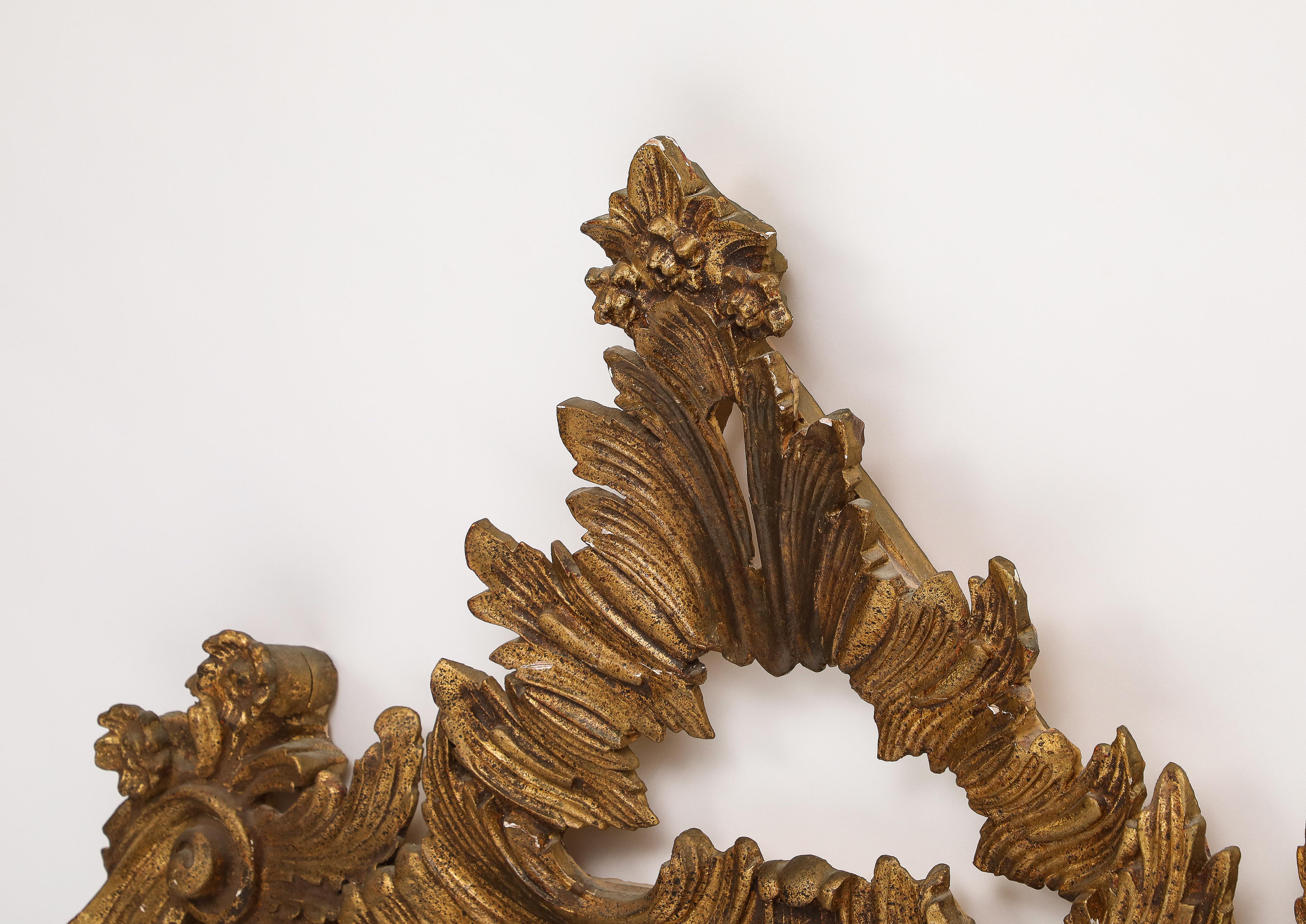 Miroir en bois doré sculpté de style rococo italien du milieu du siècle  en vente 7