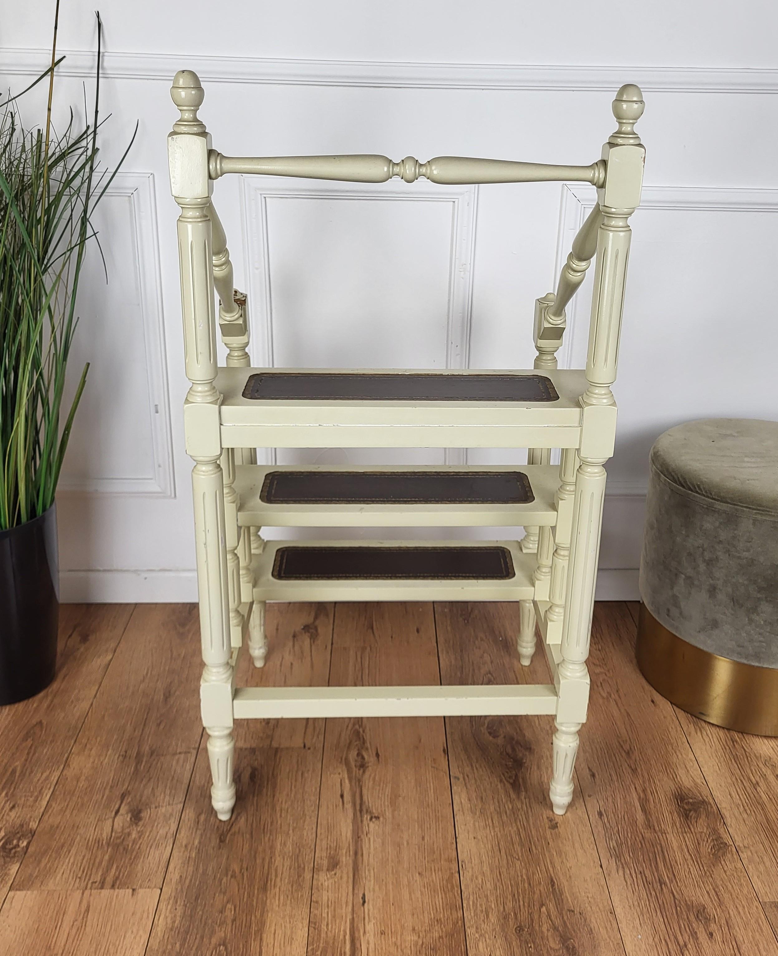 20th Century Midcentury Italian Carved Walnut Wood and Leather 4-Step Library Ladder For Sale