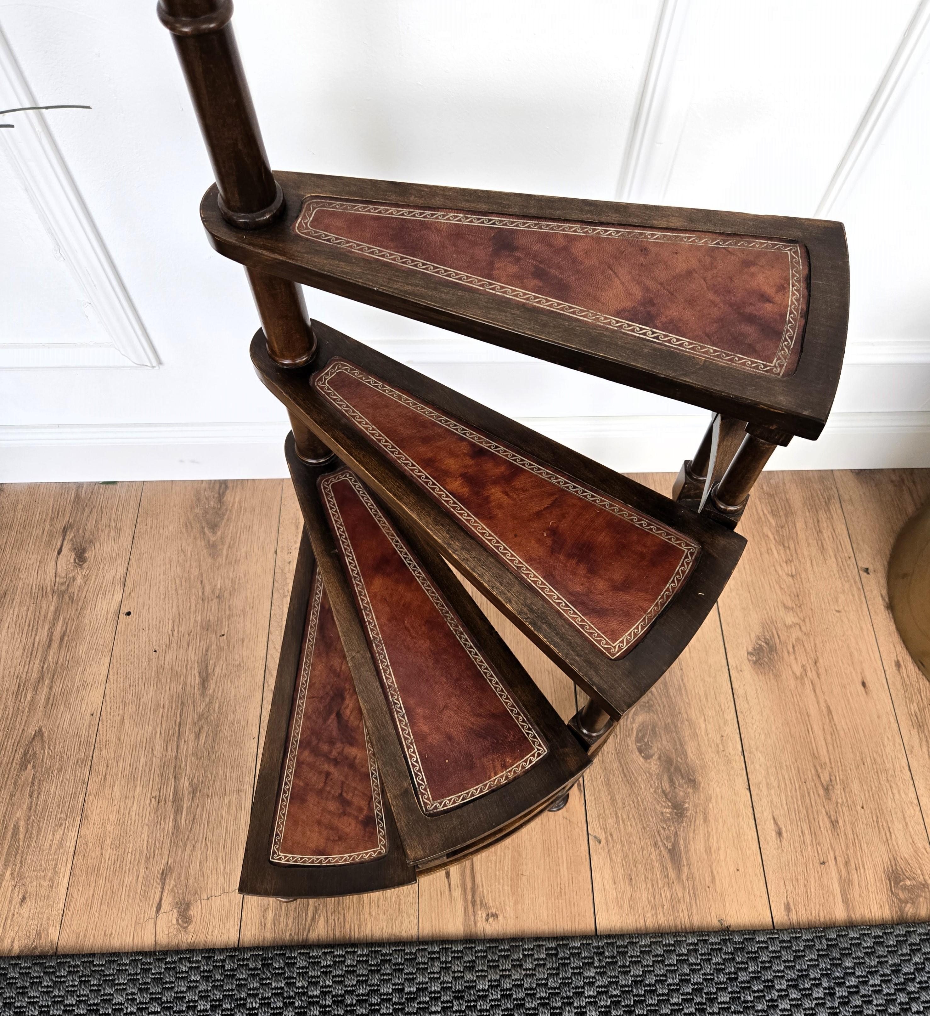 Mid-Century Modern Midcentury Italian Carved Walnut Wood and Leather Spiral 4-Step Library Ladder