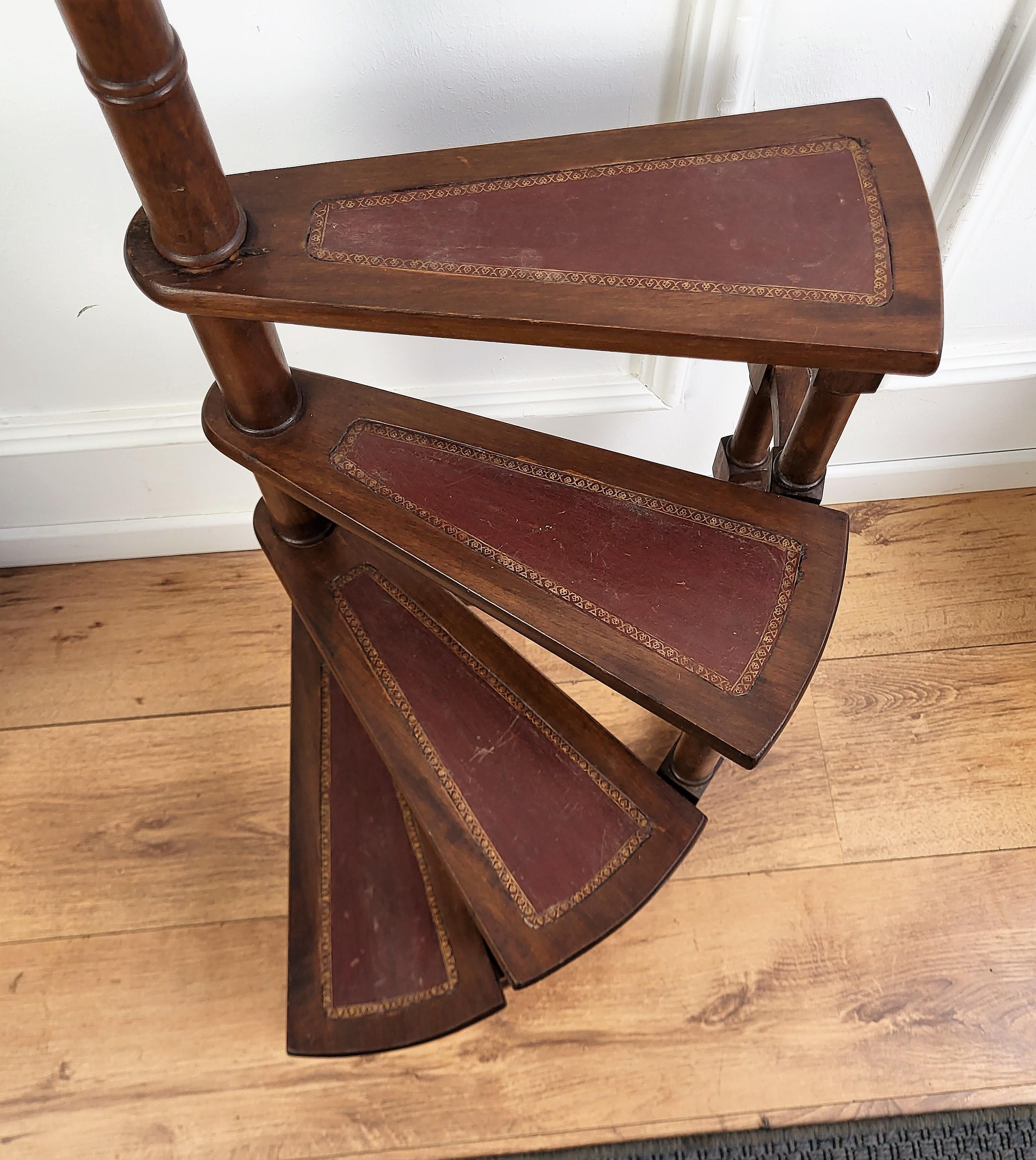 Mid-Century Modern Midcentury Italian Carved Walnut Wood and Leather Spiral 4-Step Library Ladder For Sale