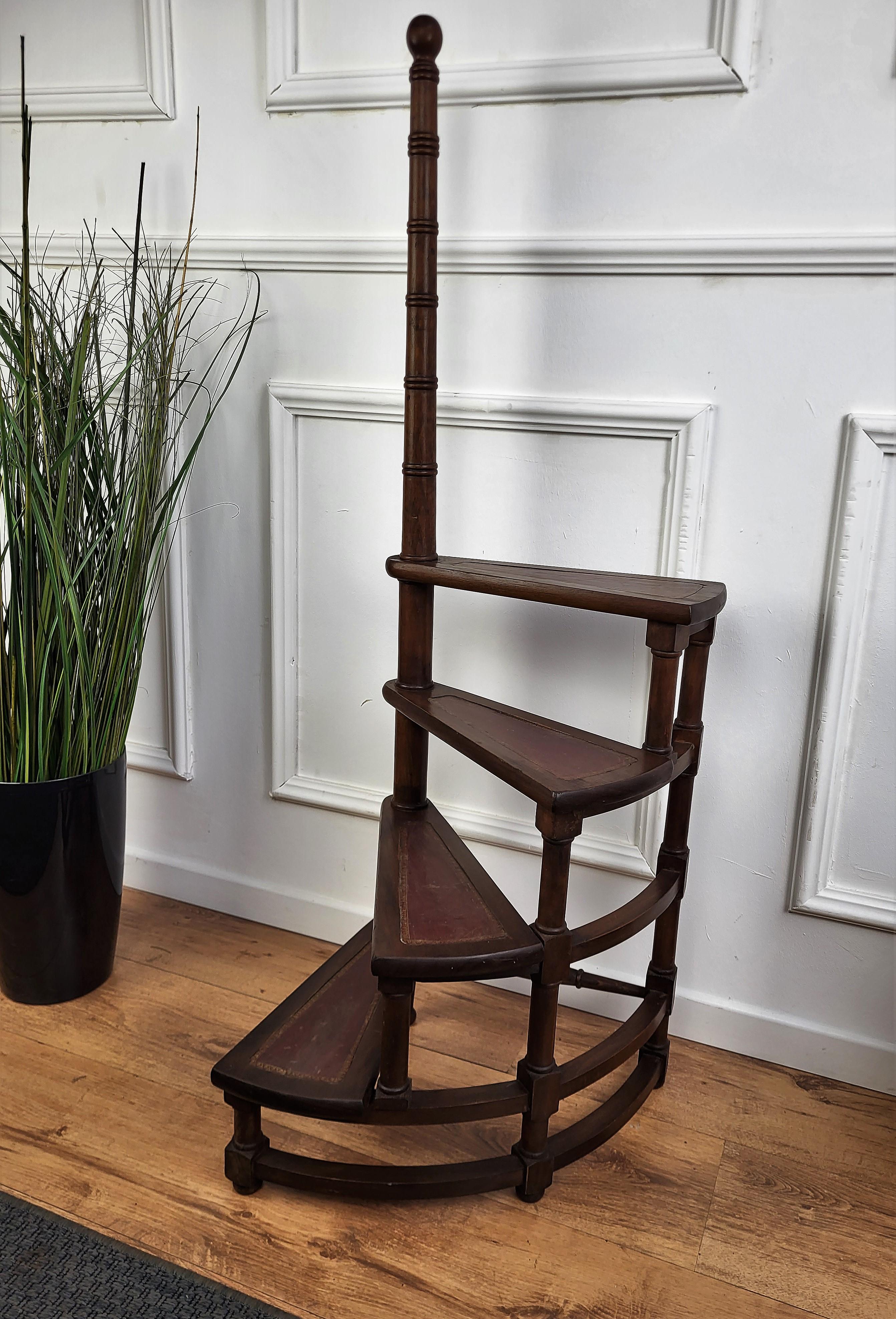 Hand-Carved Midcentury Italian Carved Walnut Wood and Leather Spiral 4-Step Library Ladder For Sale