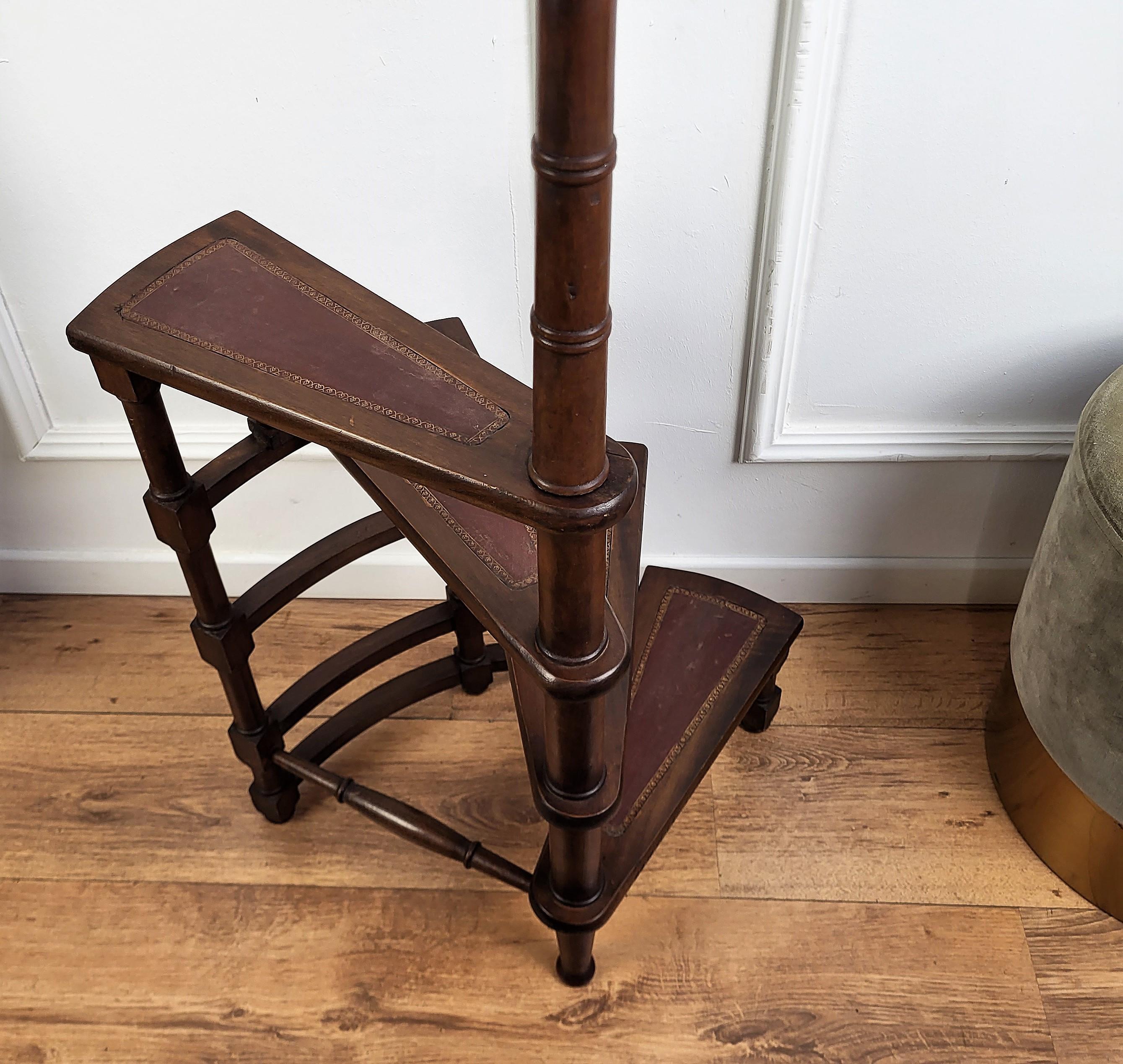 Midcentury Italian Carved Walnut Wood and Leather Spiral 4-Step Library Ladder For Sale 1