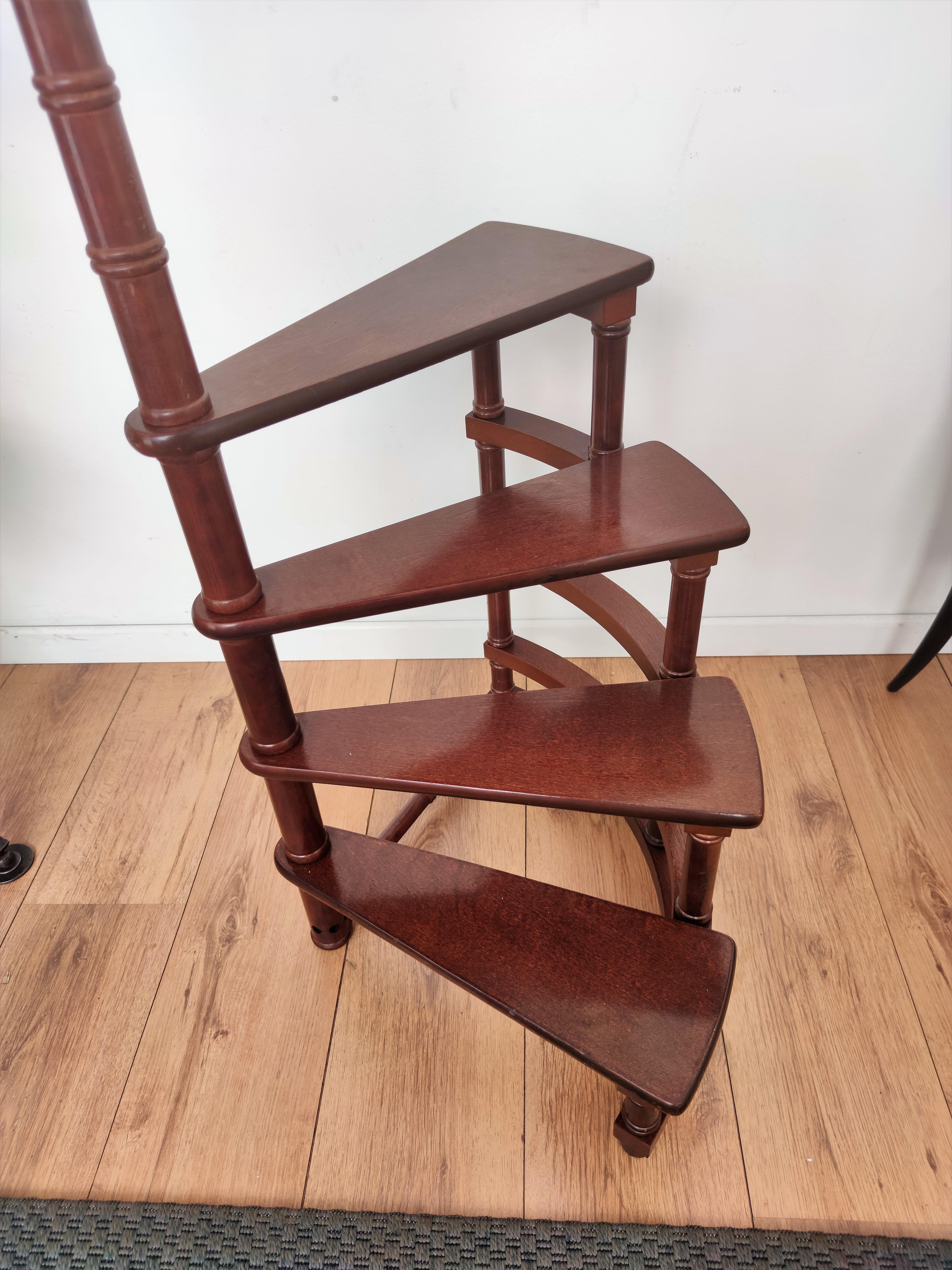 Beautiful Italian carved walnut wood tall circular step ladder with four stairs rolled around a turned, central post embellished with a decorative finial. Versatile and practical, the elegant library essential is in excellent condition with a rich
