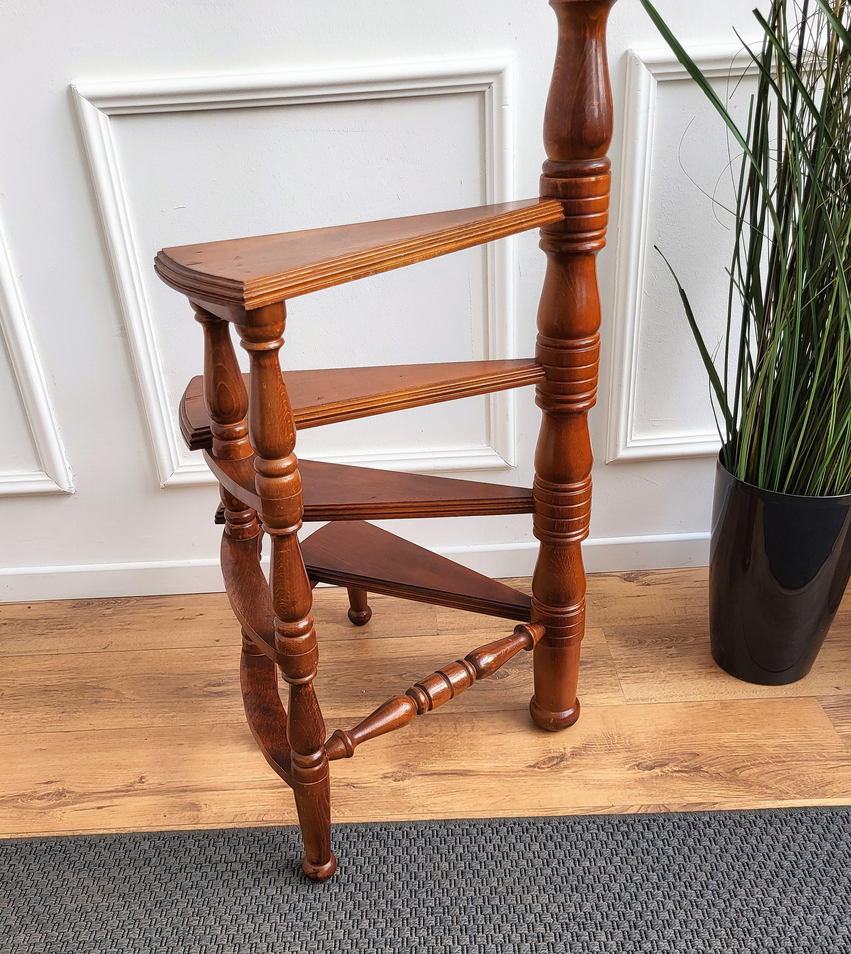 20th Century Midcentury Italian Carved Walnut Wood Spiral 4-Step Library Ladder