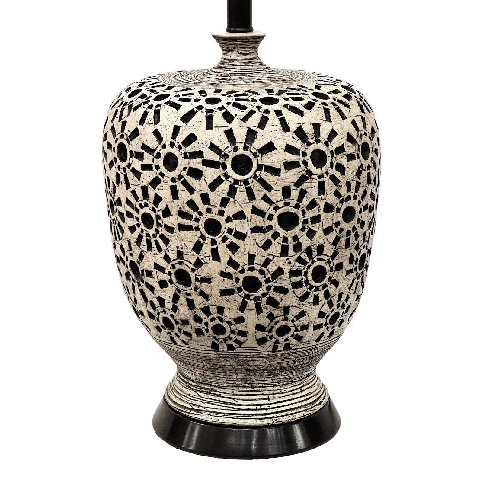 Italienische Keramiklampe aus der Jahrhundertmitte im Zustand „Gut“ im Angebot in New York, NY