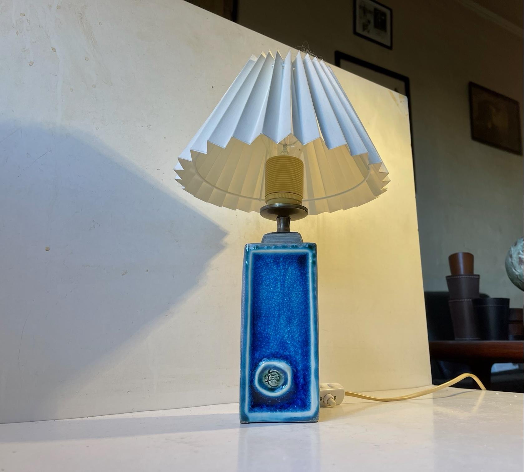 Italienische Keramik-Tischlampe aus der Mitte des Jahrhunderts mit blauer Glasur, 1960er Jahre (Moderne der Mitte des Jahrhunderts) im Angebot