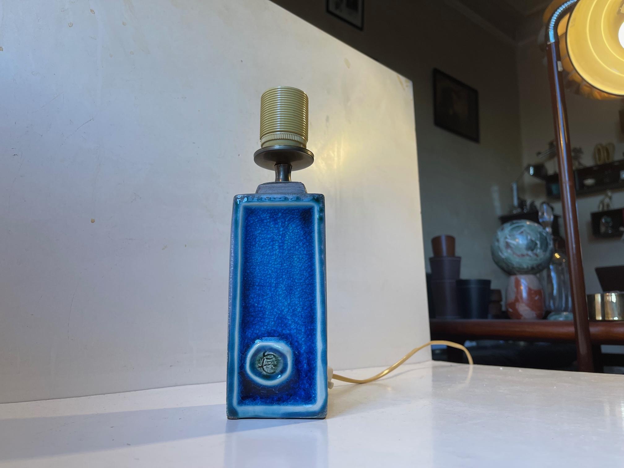 Italienische Keramik-Tischlampe aus der Mitte des Jahrhunderts mit blauer Glasur, 1960er Jahre (Mitte des 20. Jahrhunderts) im Angebot