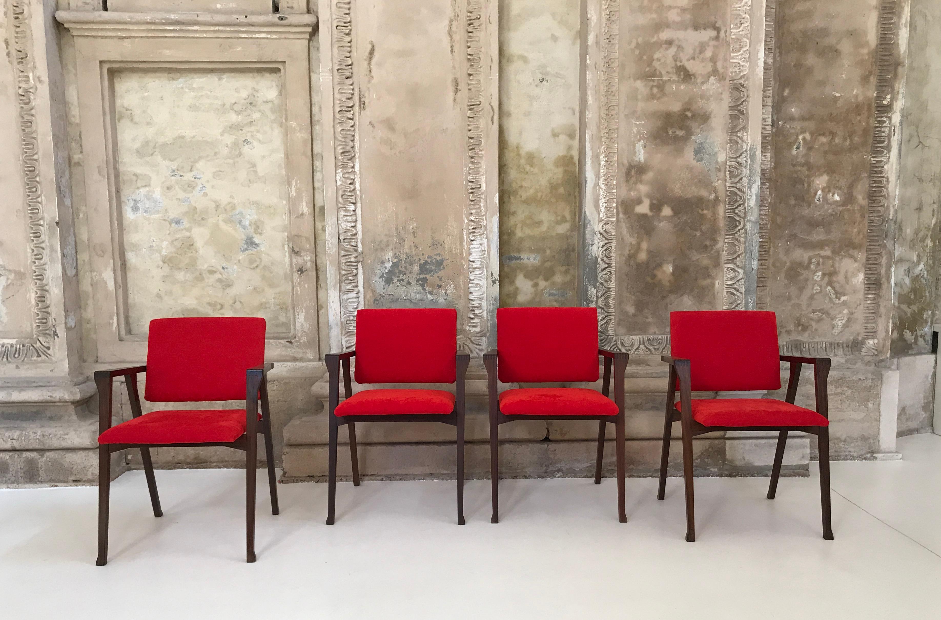 Rare set of four famous chairs Luisa designed by Franco Albini for Poggi, Pavia.
Bibl. Made in Cassina, Giampiero Bosoni, Skira, pag. 126.