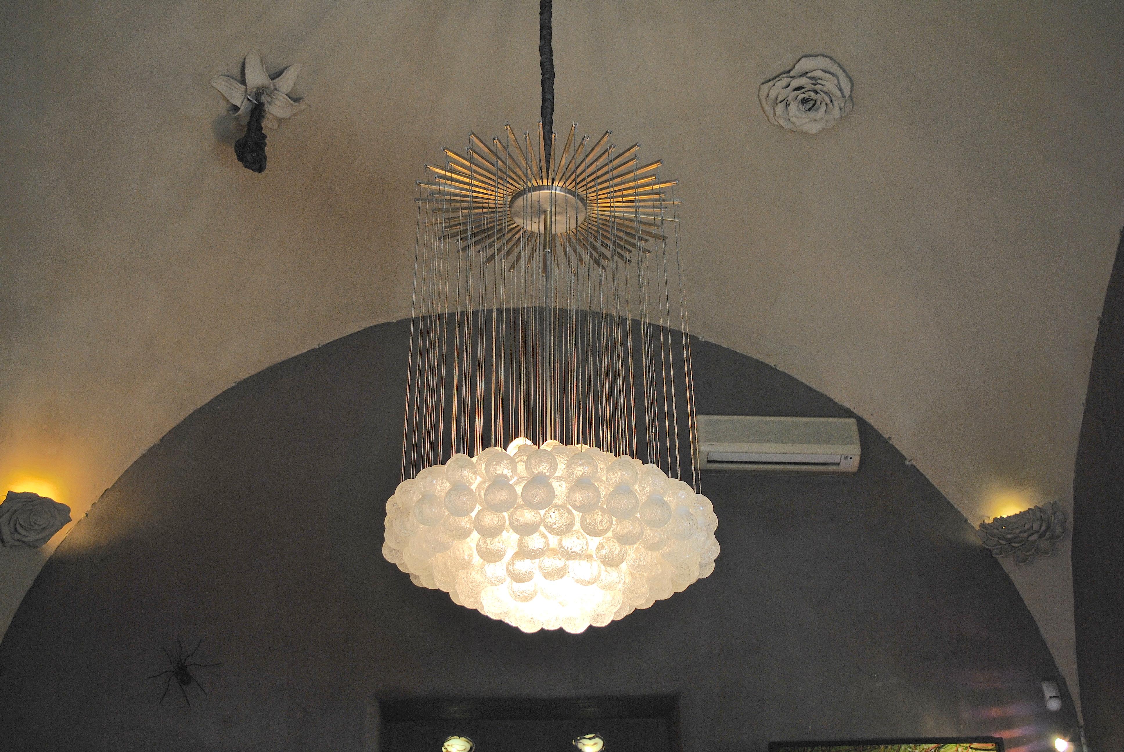 Midcentury Italian Chandelier After Zeroquattro in Brass and Murano Glass Bubble 7