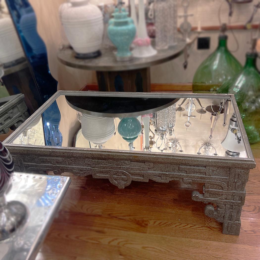 Pierre Table basse italienne du milieu du siècle en vente