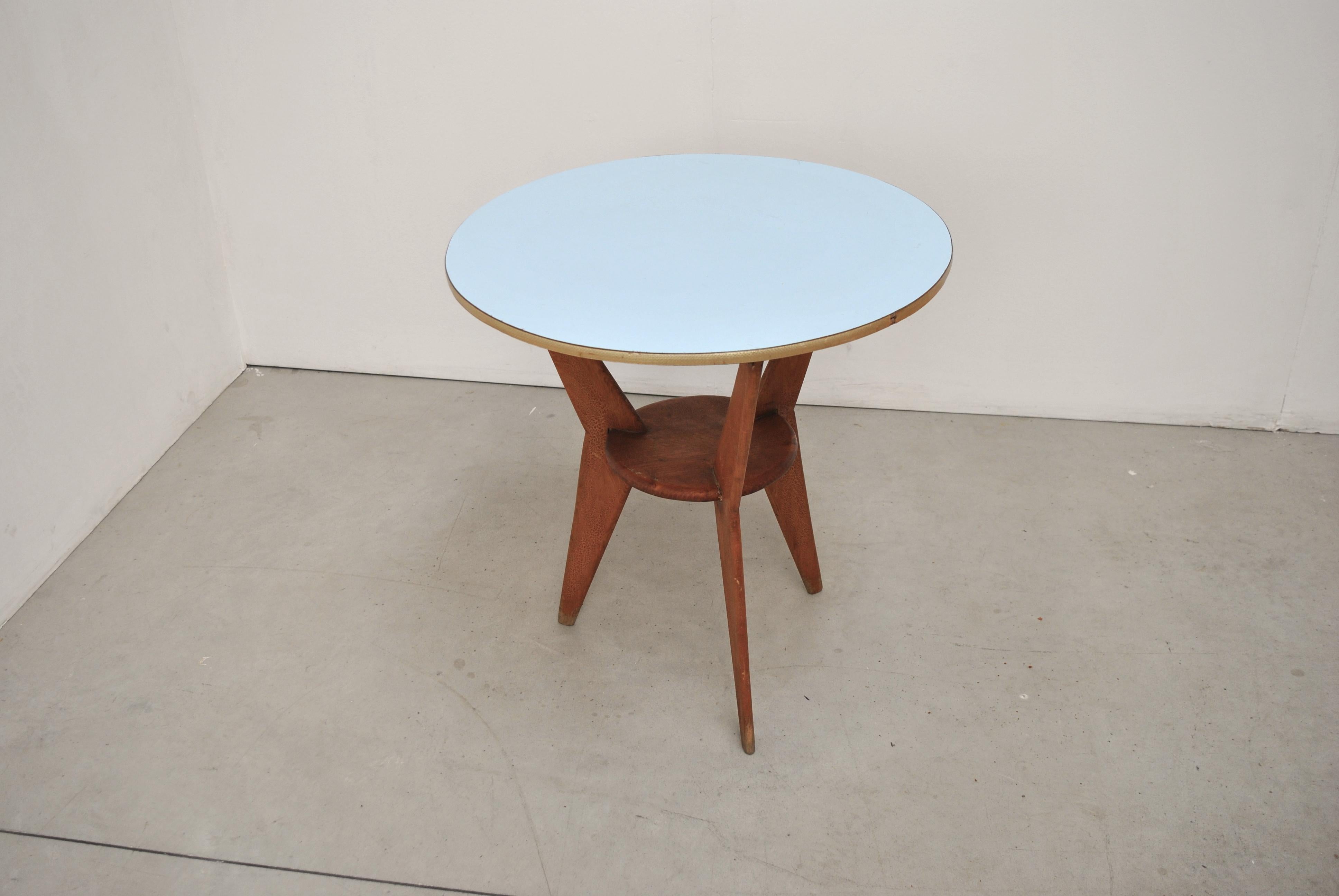 Vintage Italian coffee table designed in the style of Gio Ponti in the 1950s with wooden structure and formica top.