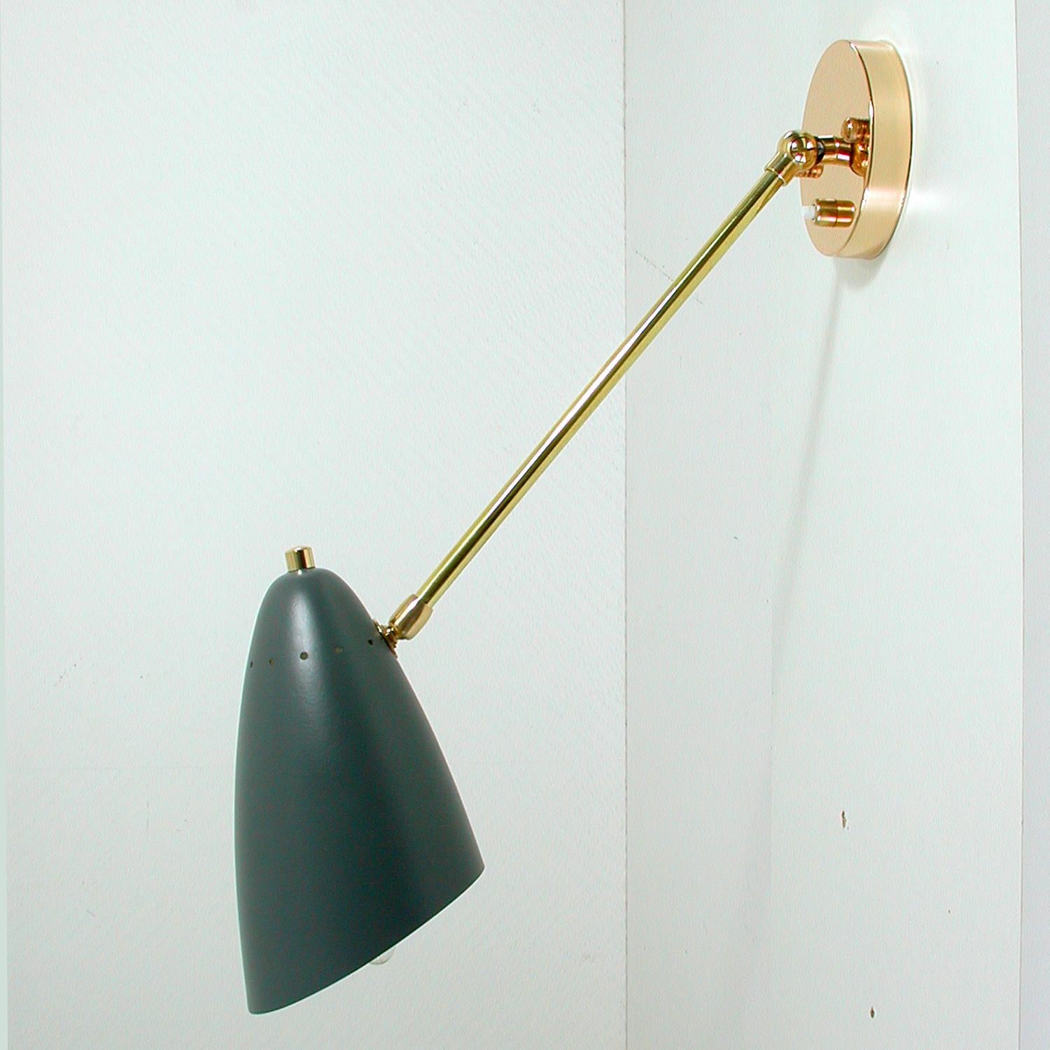 Midcentury Italian Dark Grey and Brass Reading Light Sconce, 1950s In Good Condition In NUEMBRECHT, NRW