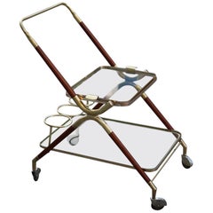 Carrello da bar di design italiano del Medioevo Wood e ottone con piano in vetro dorato rimovibile