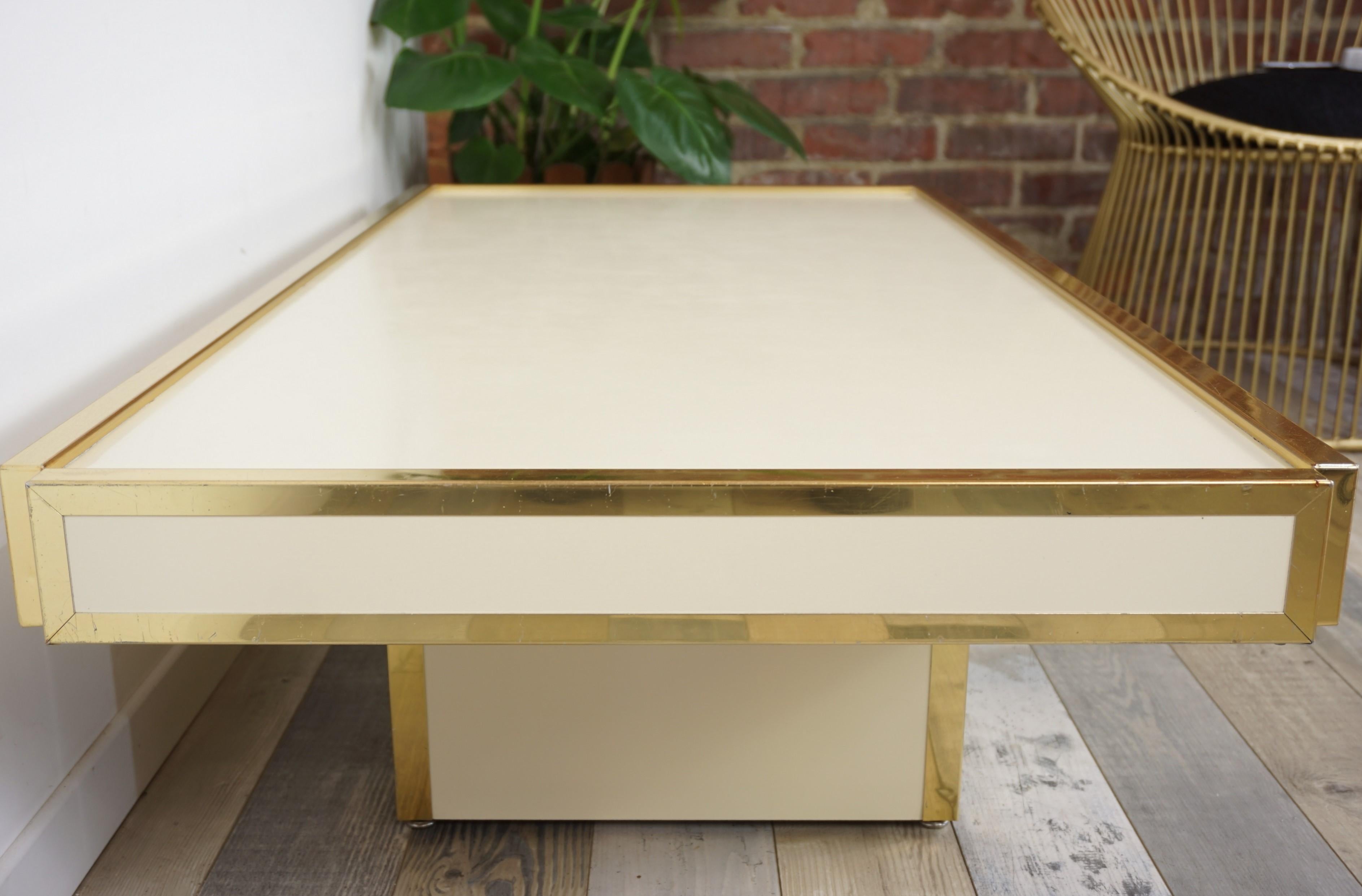 Midcentury Italian Design Brass and Ivory Lacquer Coffee Table In Good Condition In Tourcoing, FR
