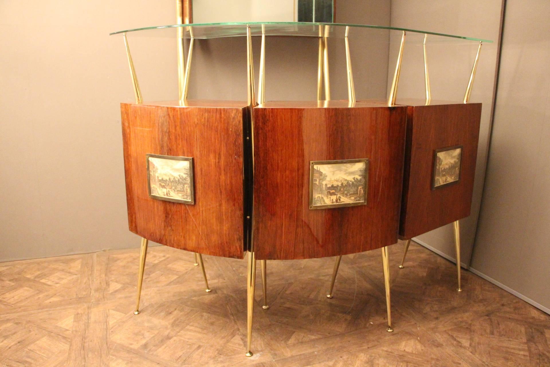 This very chic and complete bar cabinet consists of one high wall-console and one curved serving cabinet.
The brass base of the console and the counter gives a very elegant style to the set.
Full service bar with plenty of room, shelves and one