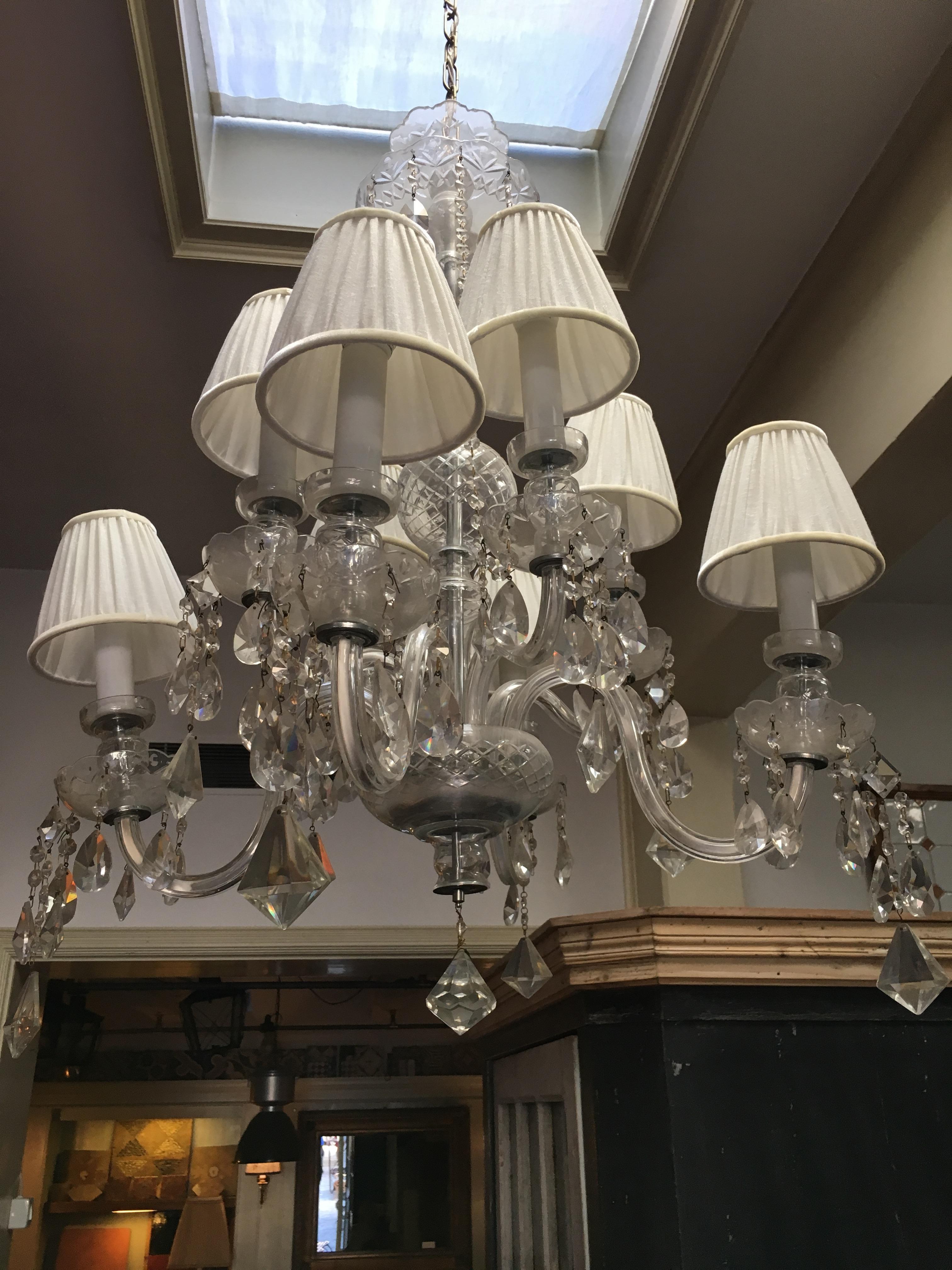 Midcentury Italian eight bulbs crystal chandelier from 1960s.
Lampshades are to be quoted separately.