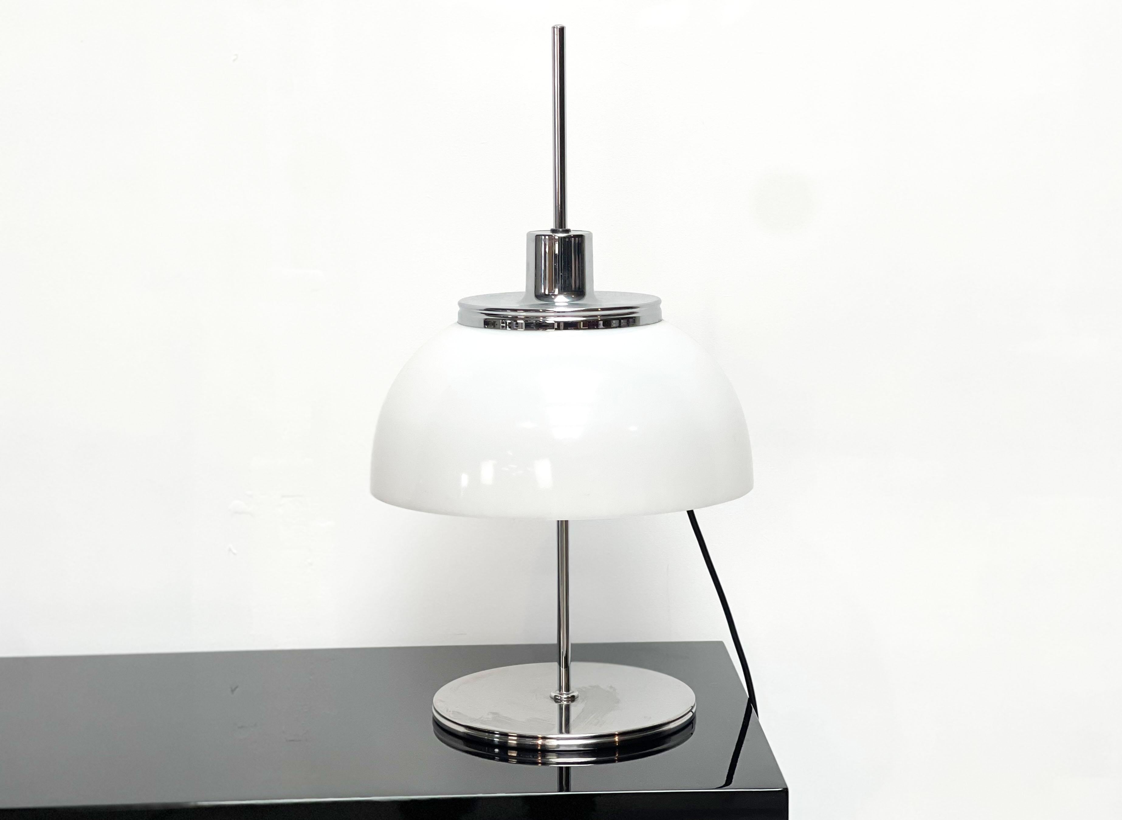 Midcentury Italian Faro Table Lamp by Harvey Guzzini In Excellent Condition In Nijlen, VAN