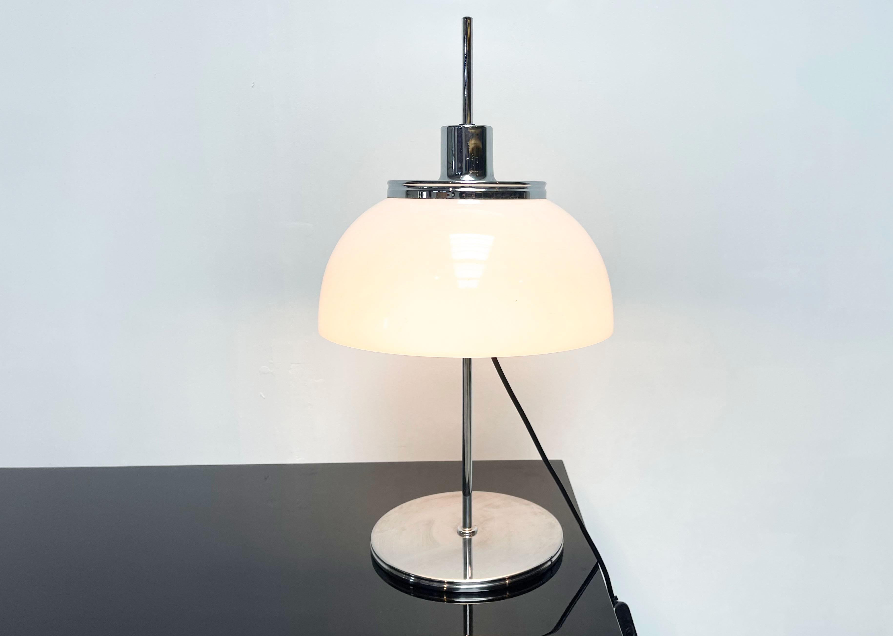 Metal Midcentury Italian Faro Table Lamp by Harvey Guzzini