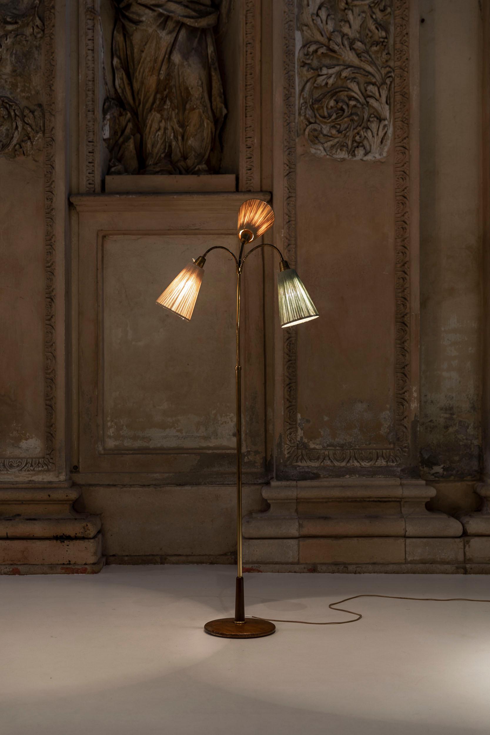 Midcentury Italian Floor Lamp, 1940 Ca In Excellent Condition In Piacenza, Italy