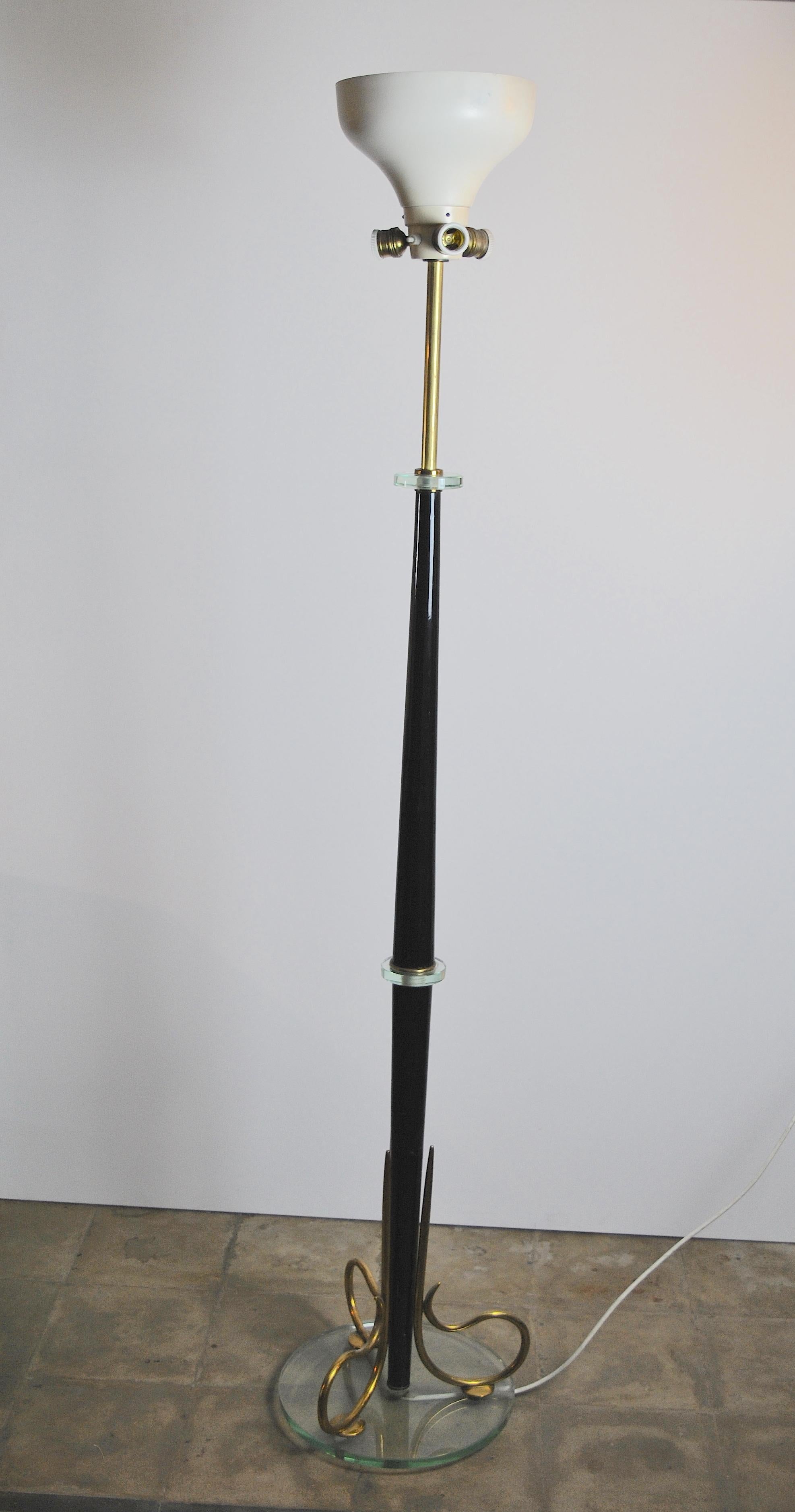 Midcentury Italian Floor Lamp in Fontana Arte Style with Brass Finishes, 1950s For Sale 5