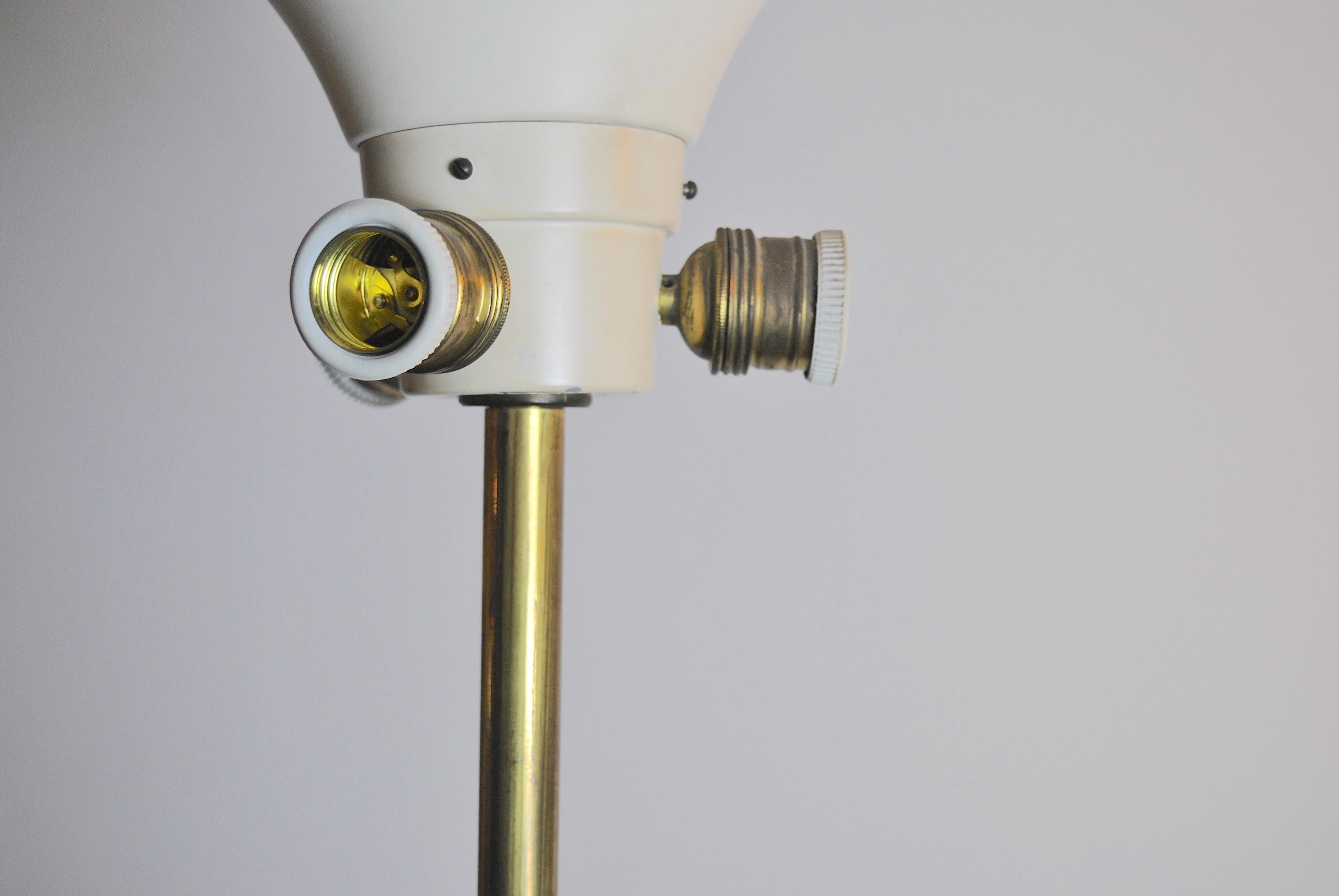 Midcentury Italian Floor Lamp in Fontana Arte Style with Brass Finishes, 1950s For Sale 2