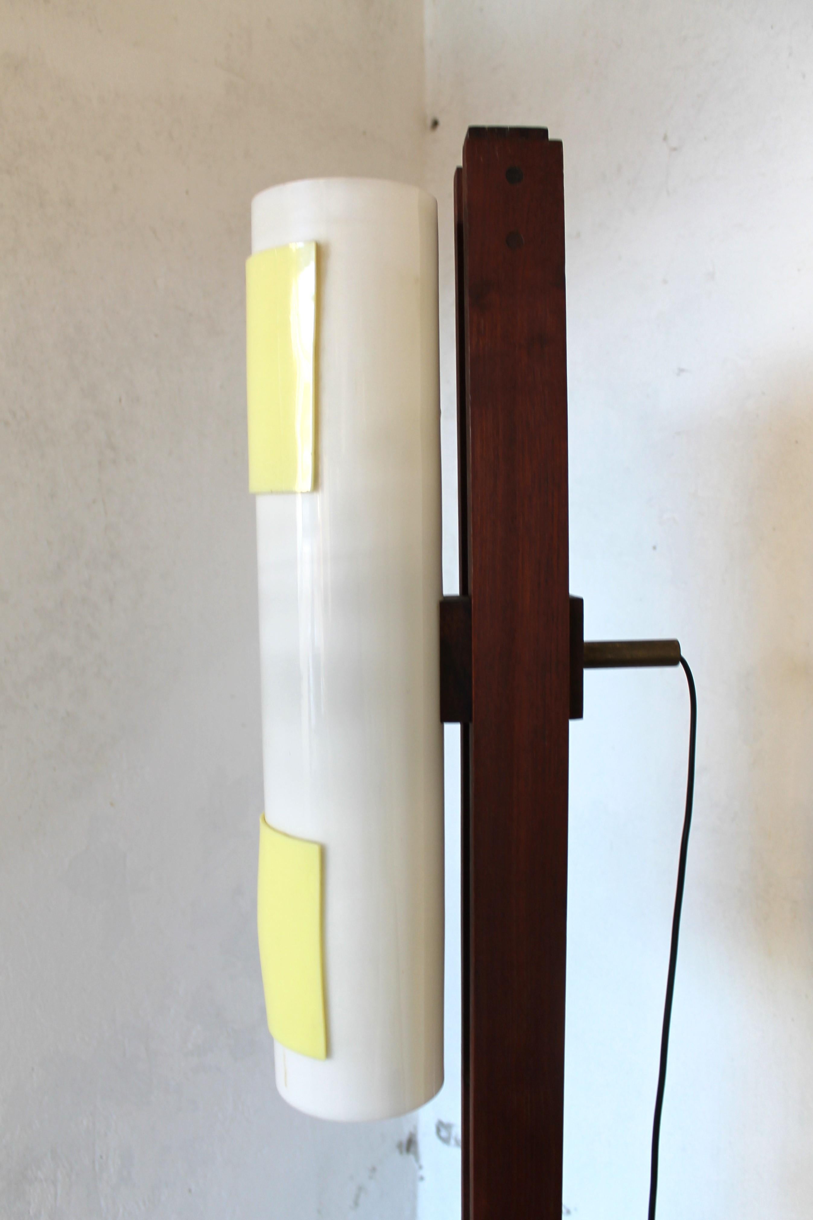 MidCentury Italian Floor Lamp with flowing white and yellow diffuser, 1960s. In Good Condition For Sale In Sacile, PN