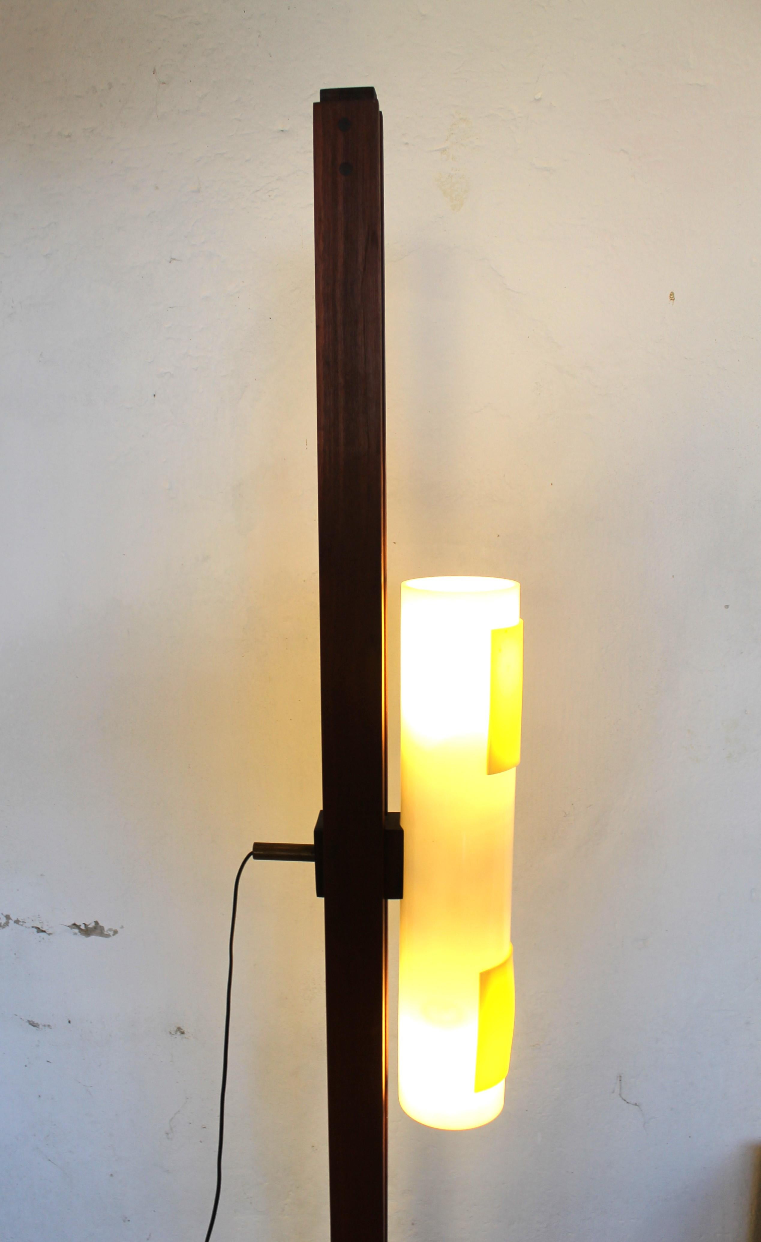 Mid-20th Century MidCentury Italian Floor Lamp with flowing white and yellow diffuser, 1960s. For Sale