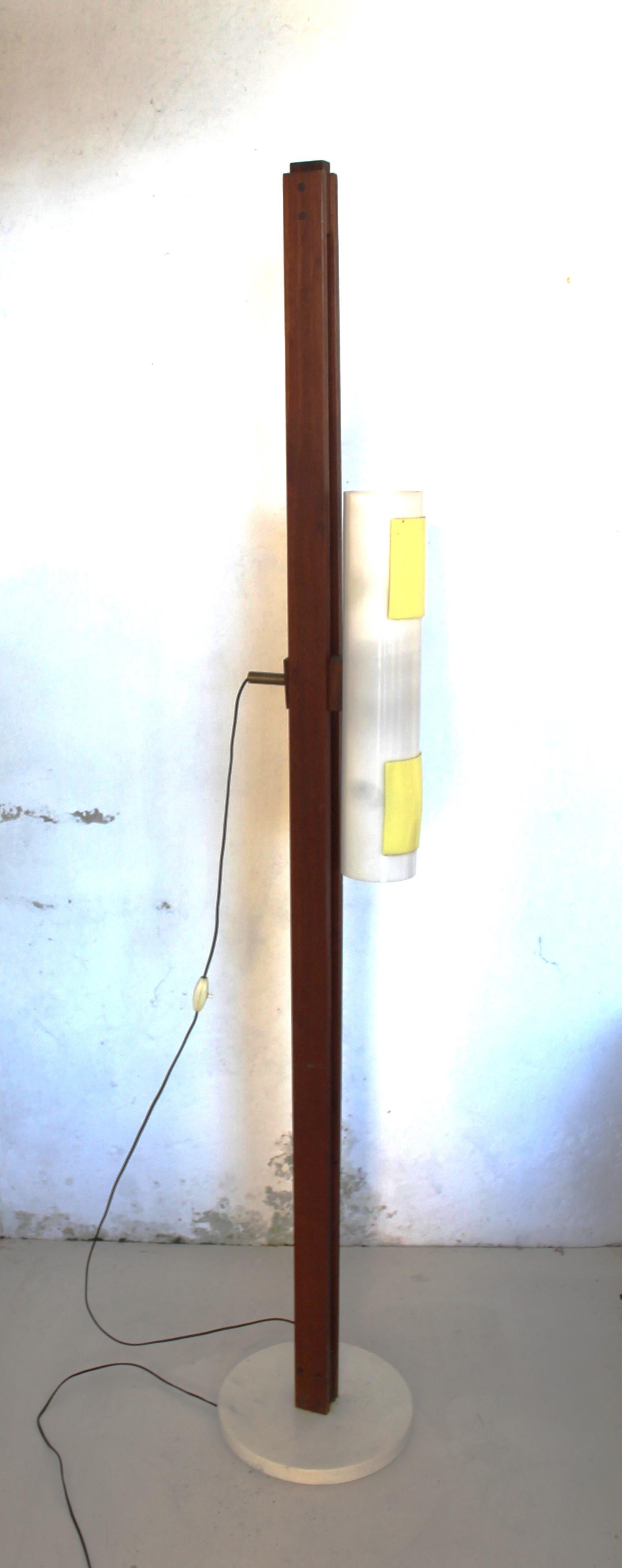 MidCentury Italian Floor Lamp with flowing white and yellow diffuser, 1960s. For Sale 2
