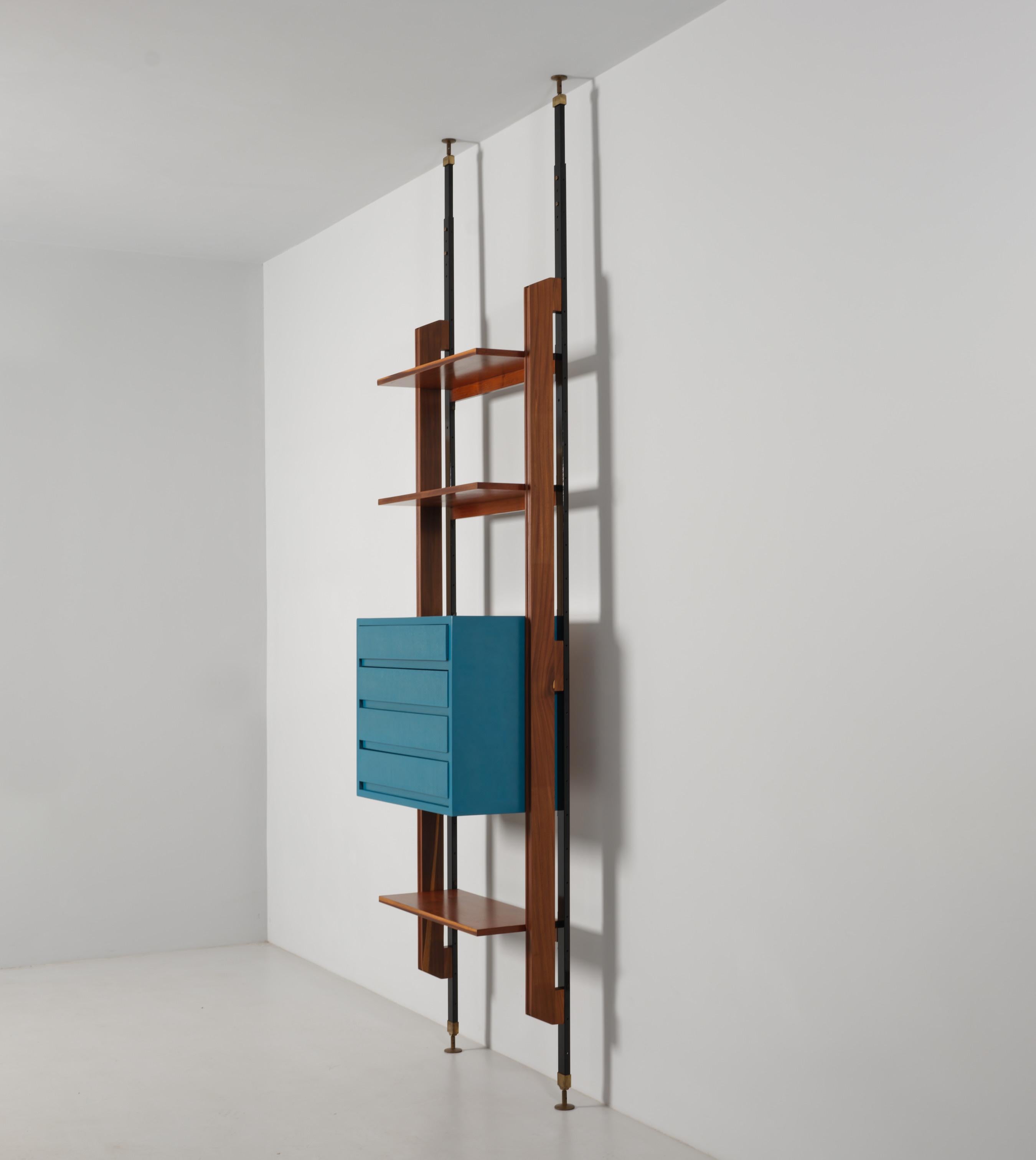 Midcentury Italian Floor to Ceiling Teak Modular Wall Unit In Good Condition For Sale In Rome, IT