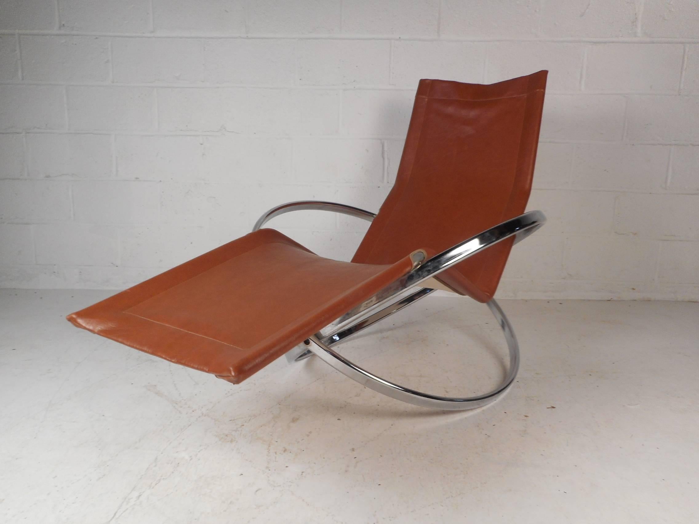 This gorgeous rocking chaise lounge is sure to make a statement in any seating arrangement. Italian design from the 1960s, this chair ensures maximum comfort without sacrificing style. A versatile piece with a hammock style leather seat sitting