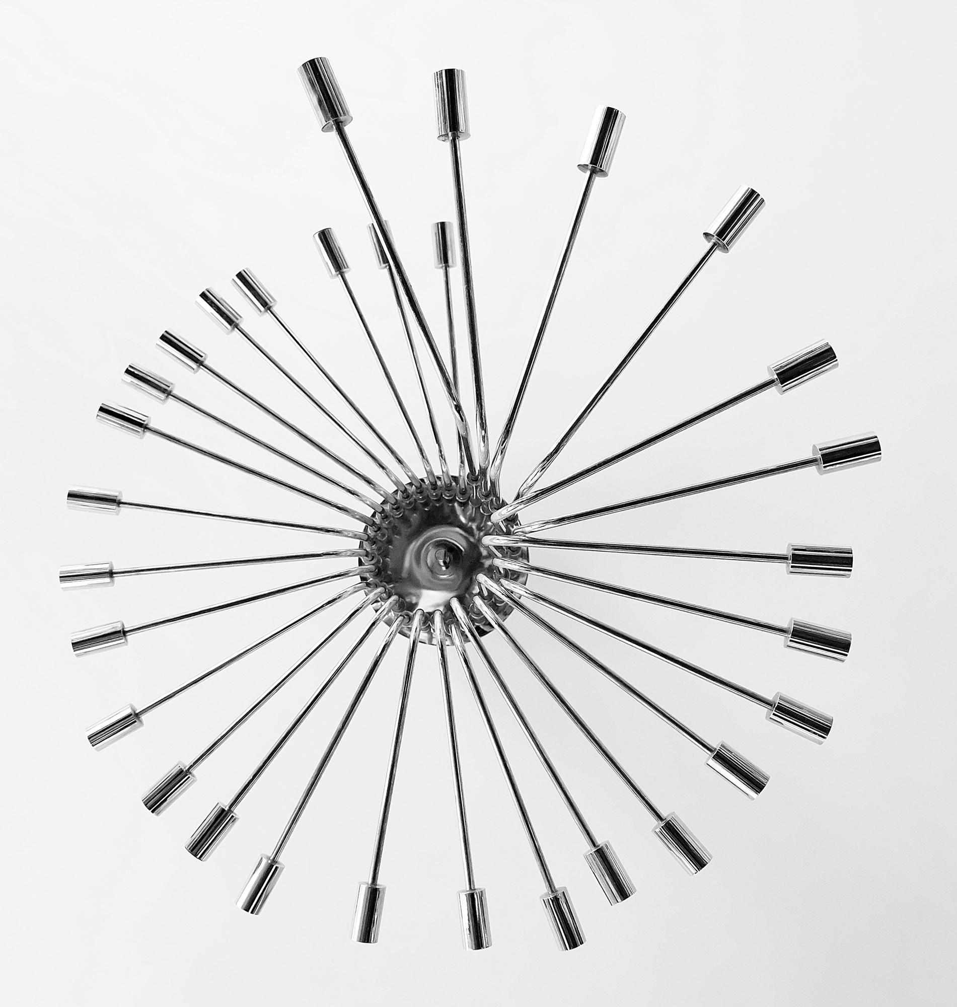 Italiano Lampadario a spirale in cromo di Gaetano Sciolari, circa 1970 in vendita