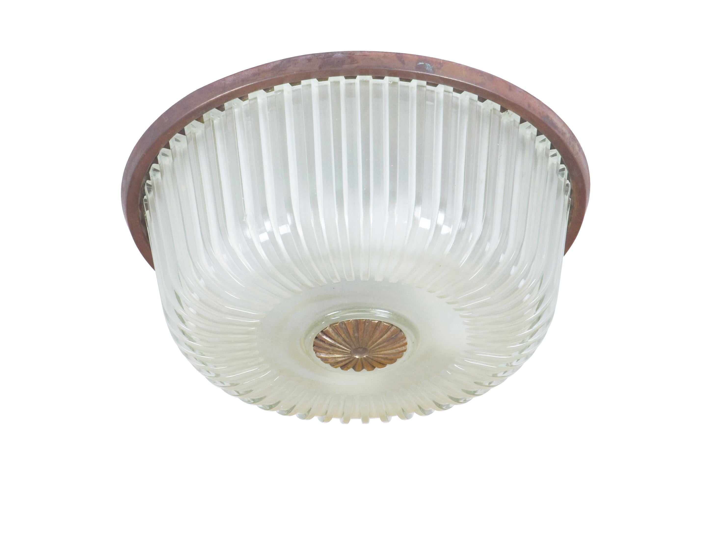 Mid-Century Italian Glass and Brass Flush Mount Lamp In Good Condition In Varese, Lombardia