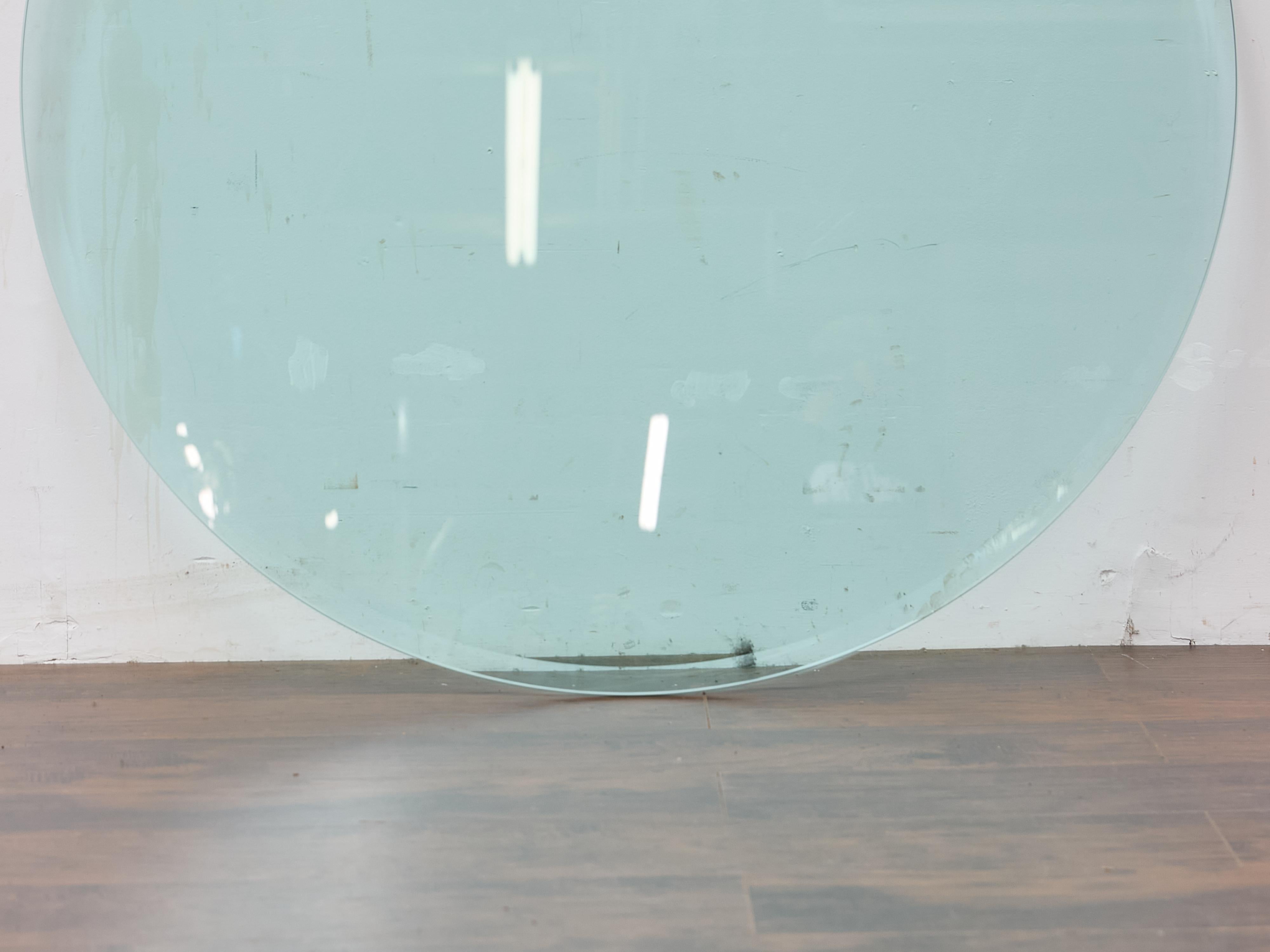 Table centrale italienne du milieu du siècle dernier avec base sculpturale en acier et laiton en vente 9