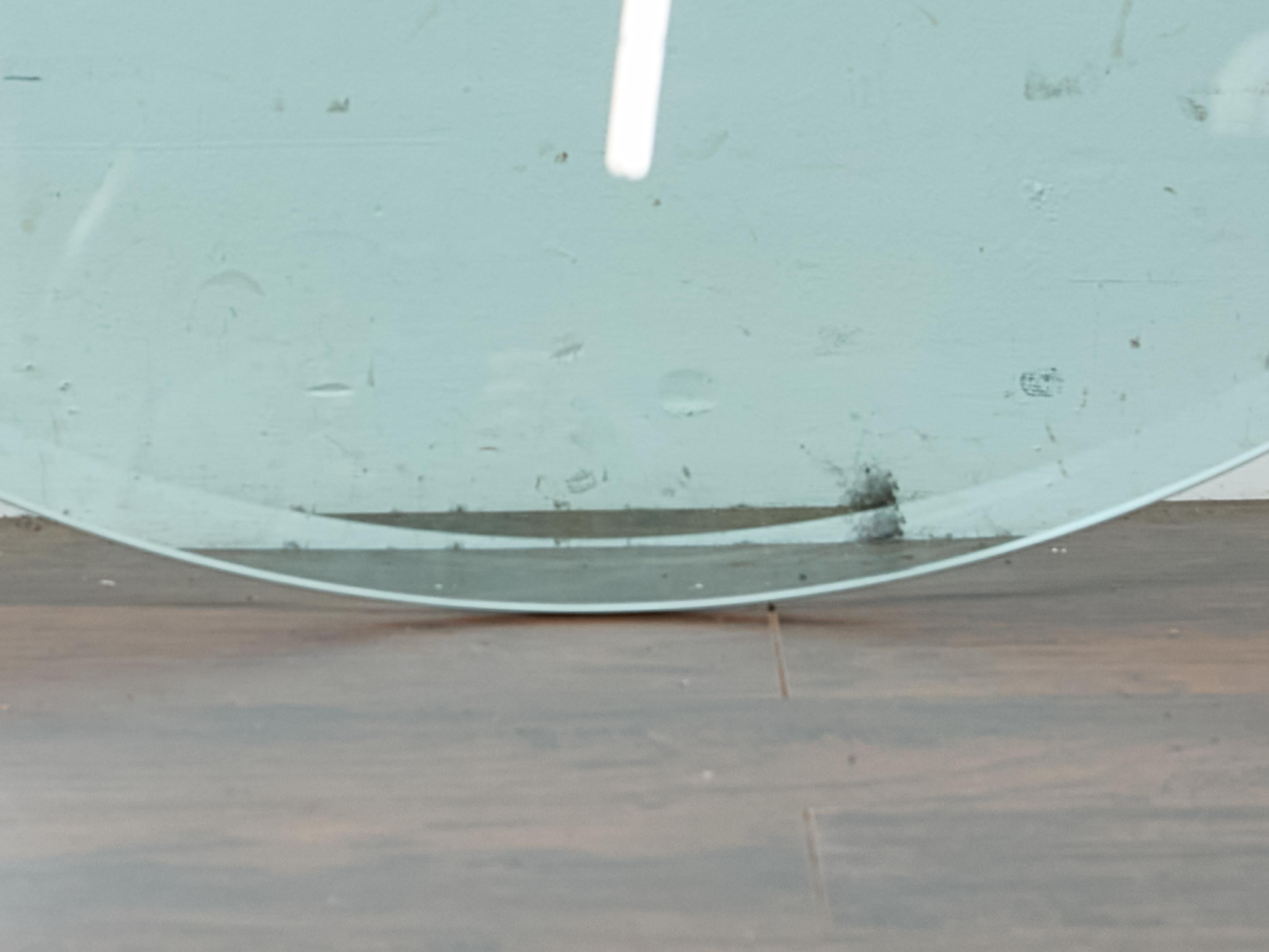 Table centrale italienne du milieu du siècle dernier avec base sculpturale en acier et laiton en vente 10