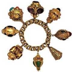 Midcentury Italian Gold Etruscan Revival Charm Armband -8 Assorted Color Charms