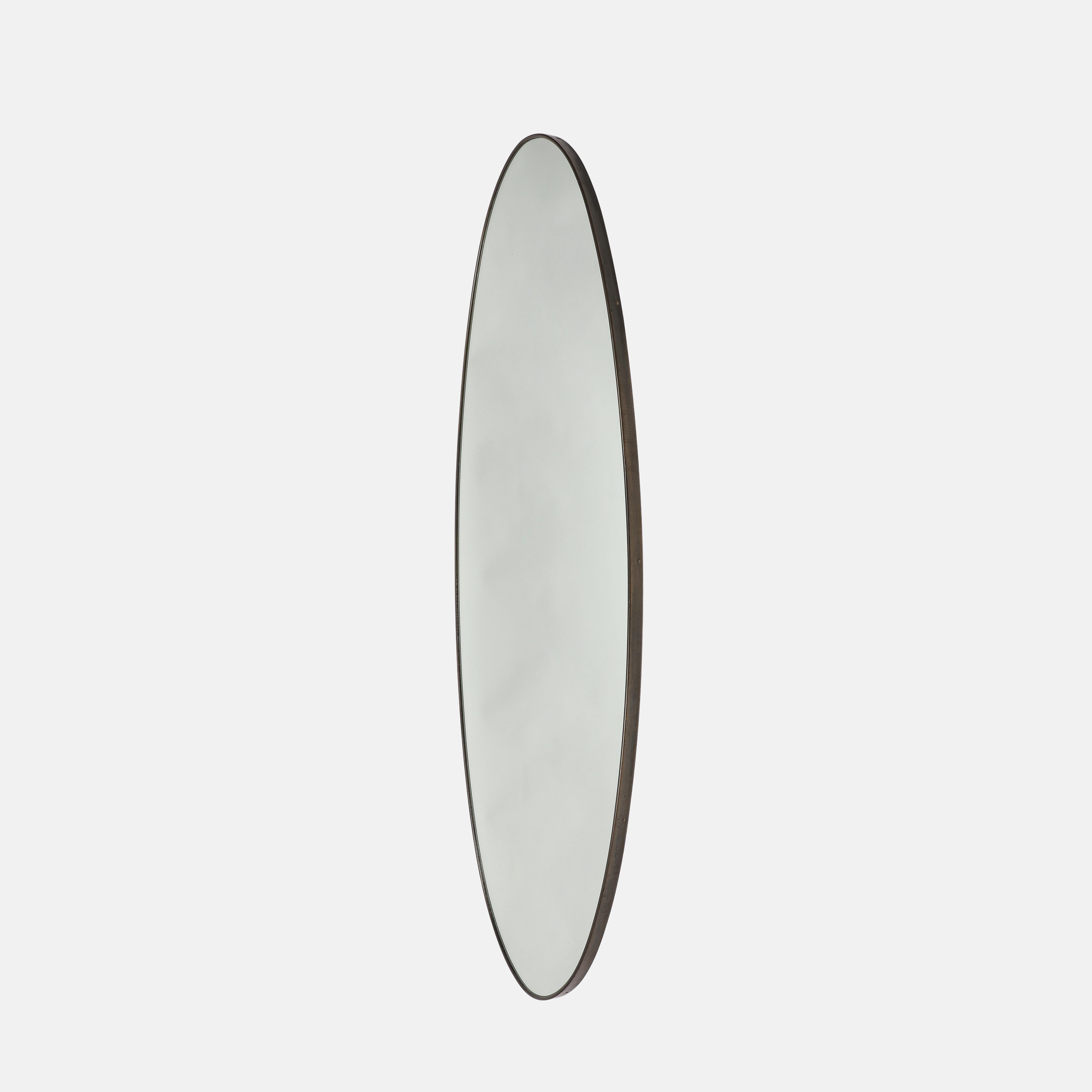 Espejo oval de latón de gran escala italiana de mediados de siglo, años 50 Italiano en venta