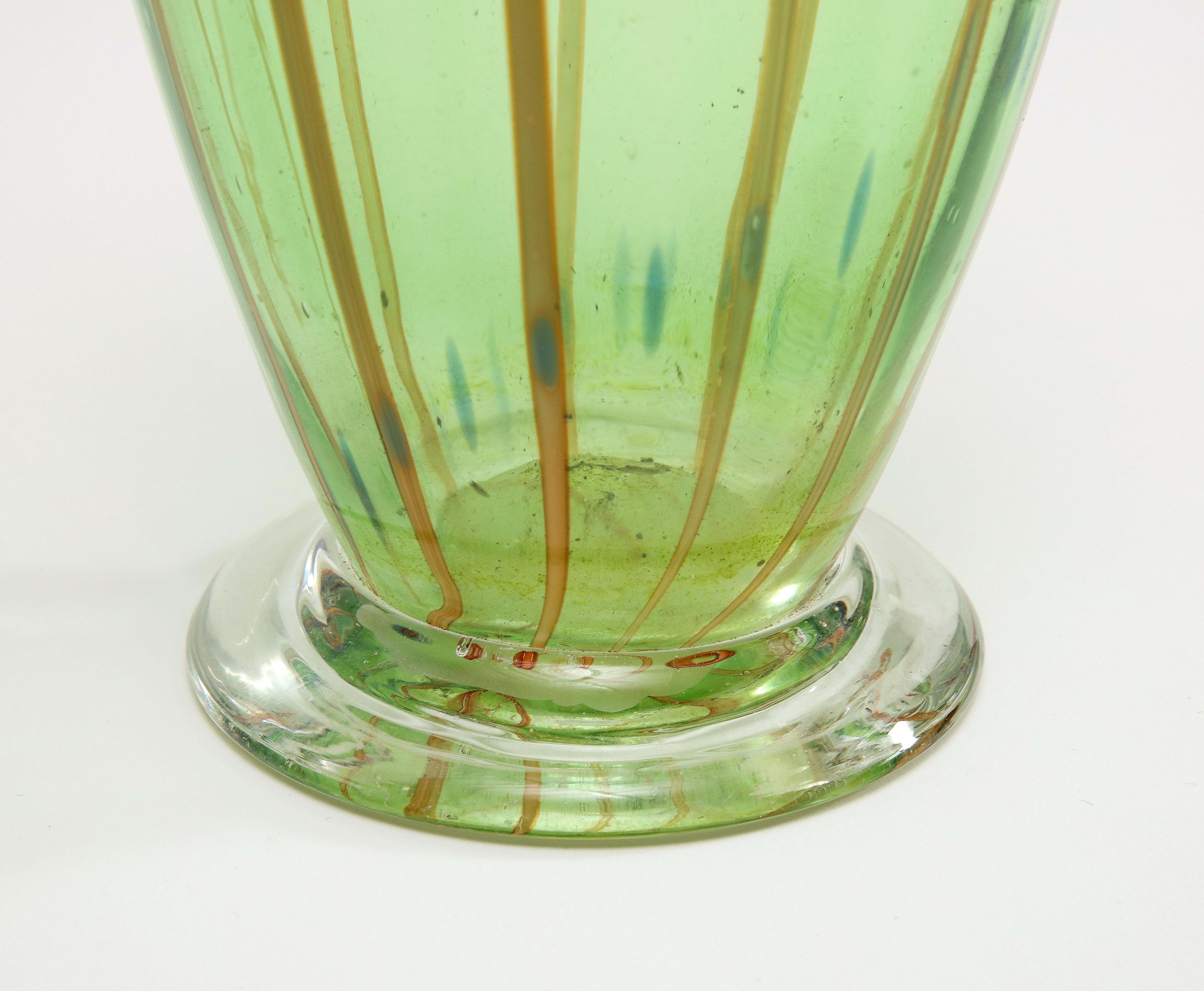 Vase italien du milieu du siècle dernier en verre soufflé de Murano vert en vente 5