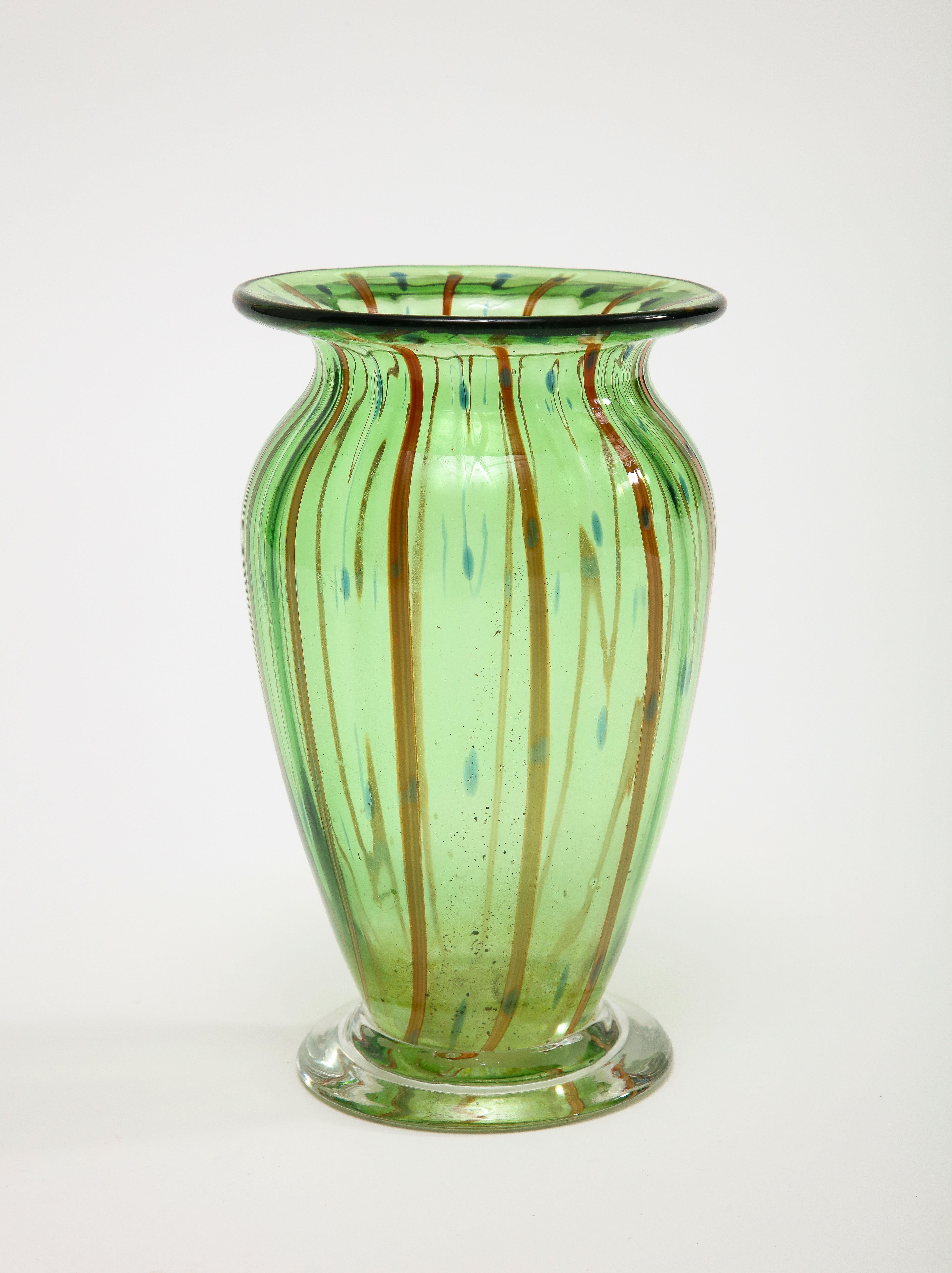 Midcentury Italian Green Murano Blown Glass Vase In Good Condition For Sale In Chicago, IL