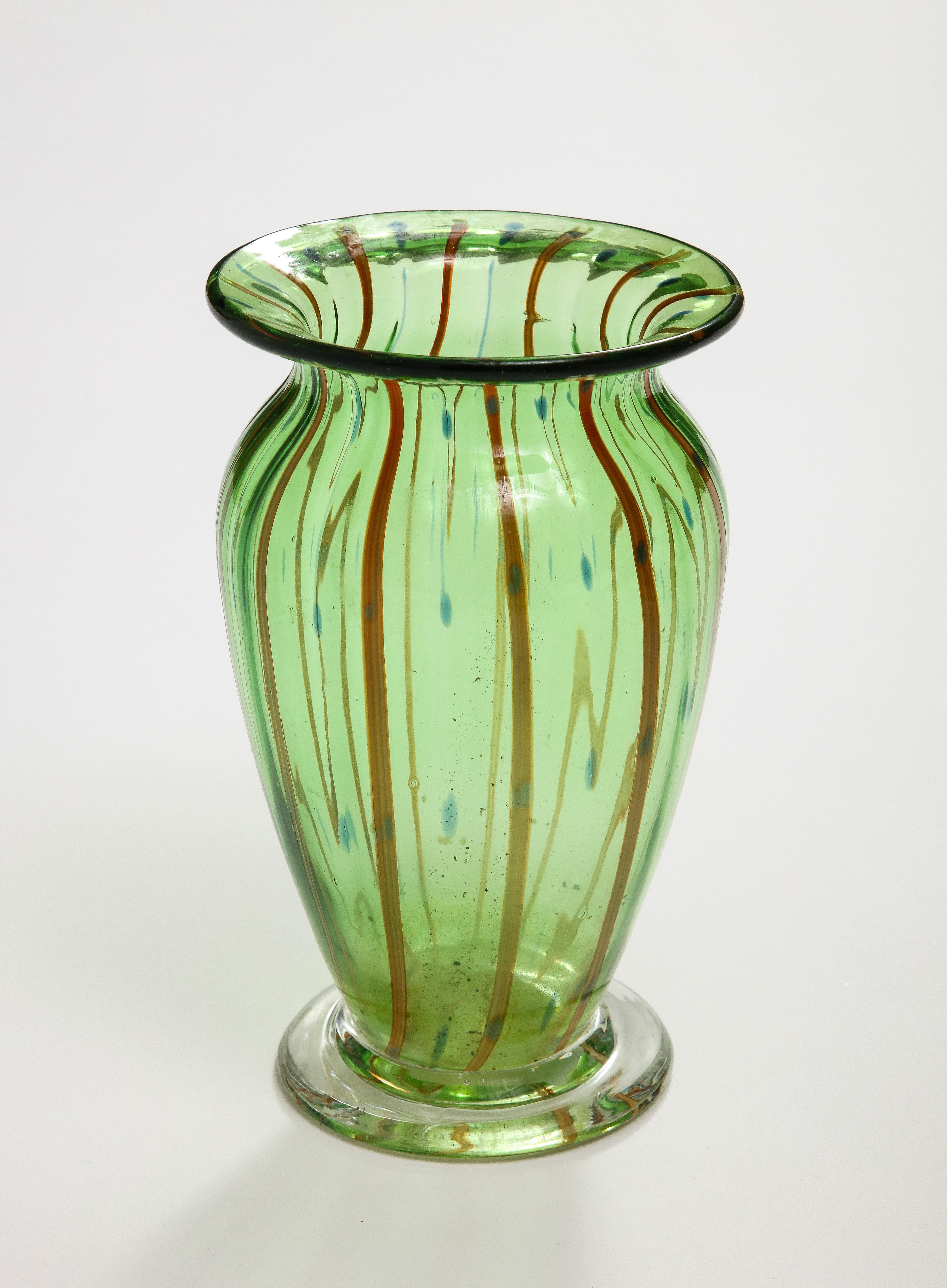 Vase italien du milieu du siècle dernier en verre soufflé de Murano vert en vente 1