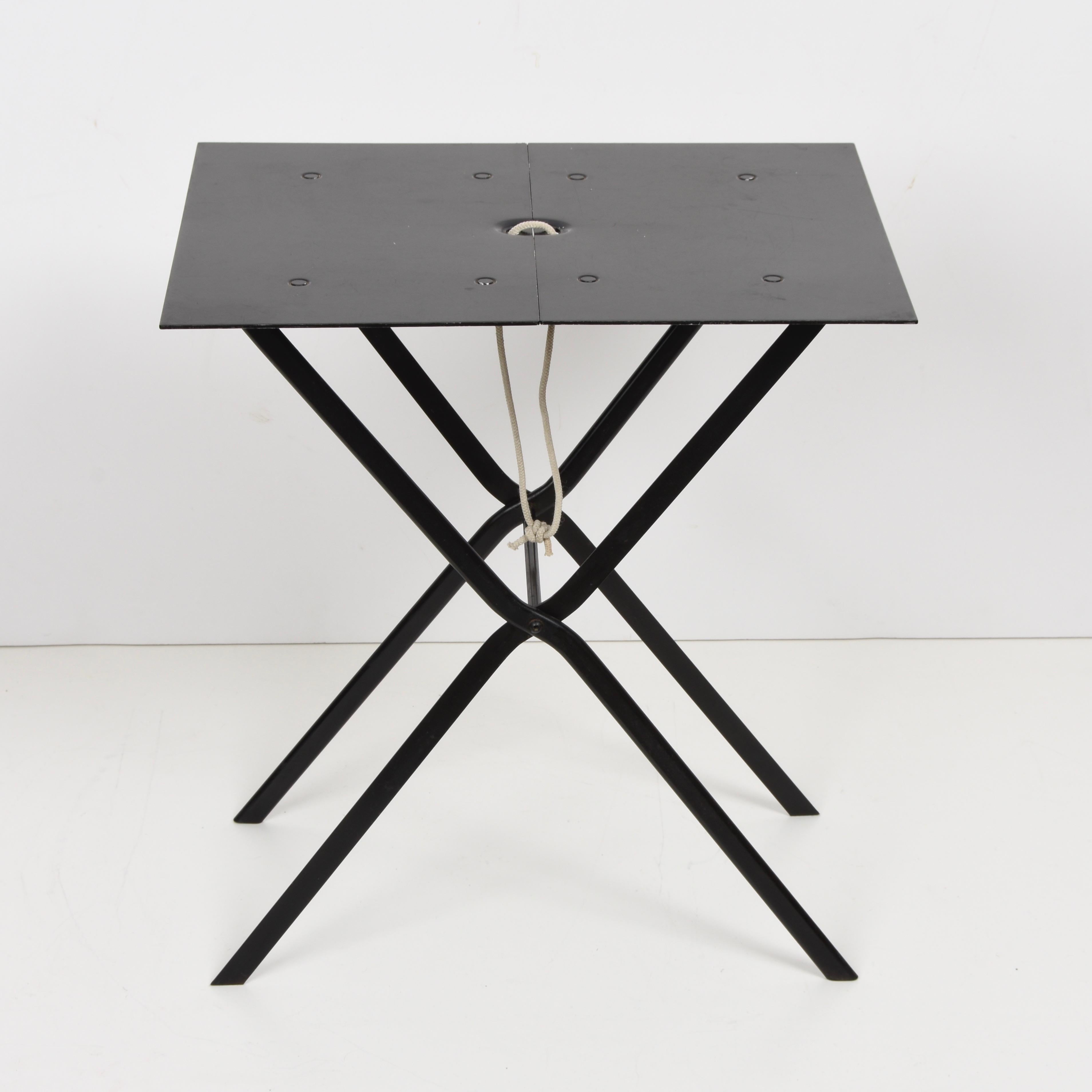 Table basse pliante en fer 