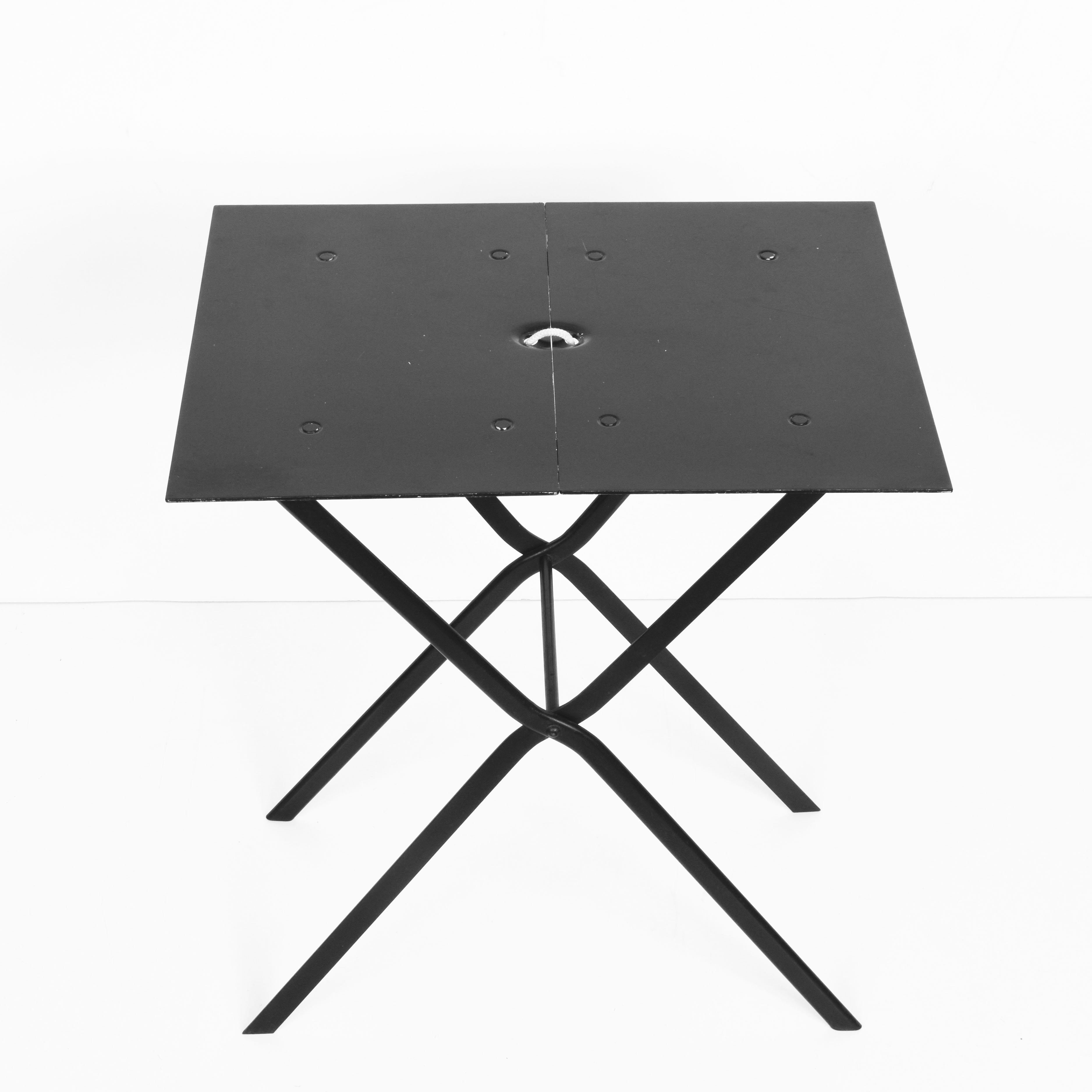 Table basse pliante en fer 